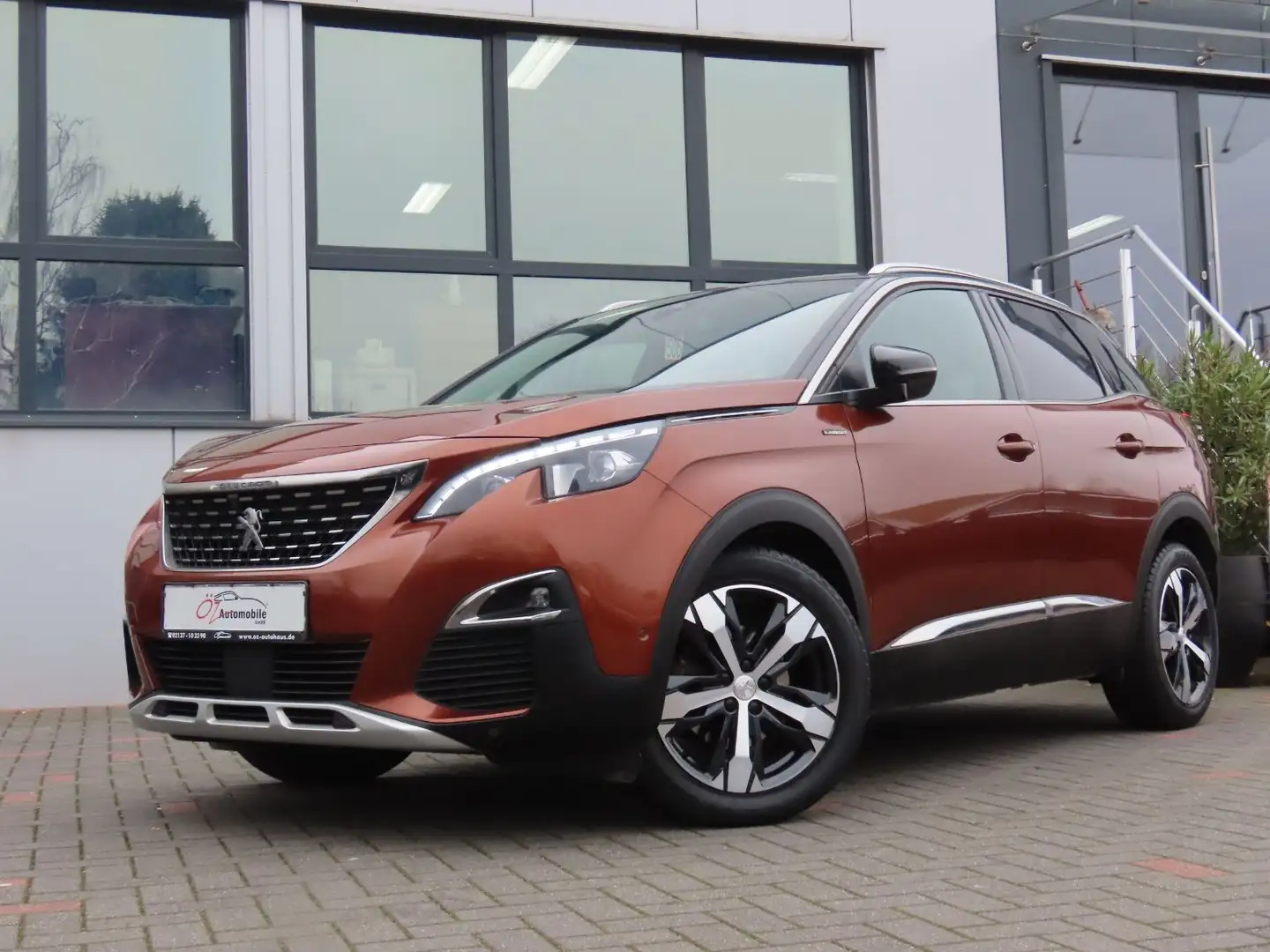 Peugeot 3008 1.2 PureTech 130 Allure GT Line   18.884 km Marrón - 2