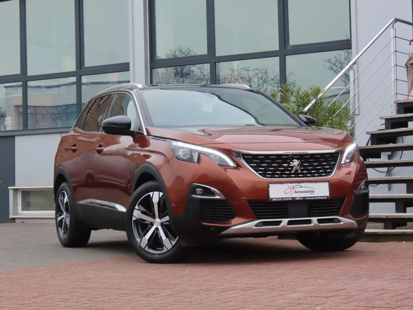 Peugeot 3008 1.2 PureTech 130 Allure GT Line   18.884 km Marrón - 1
