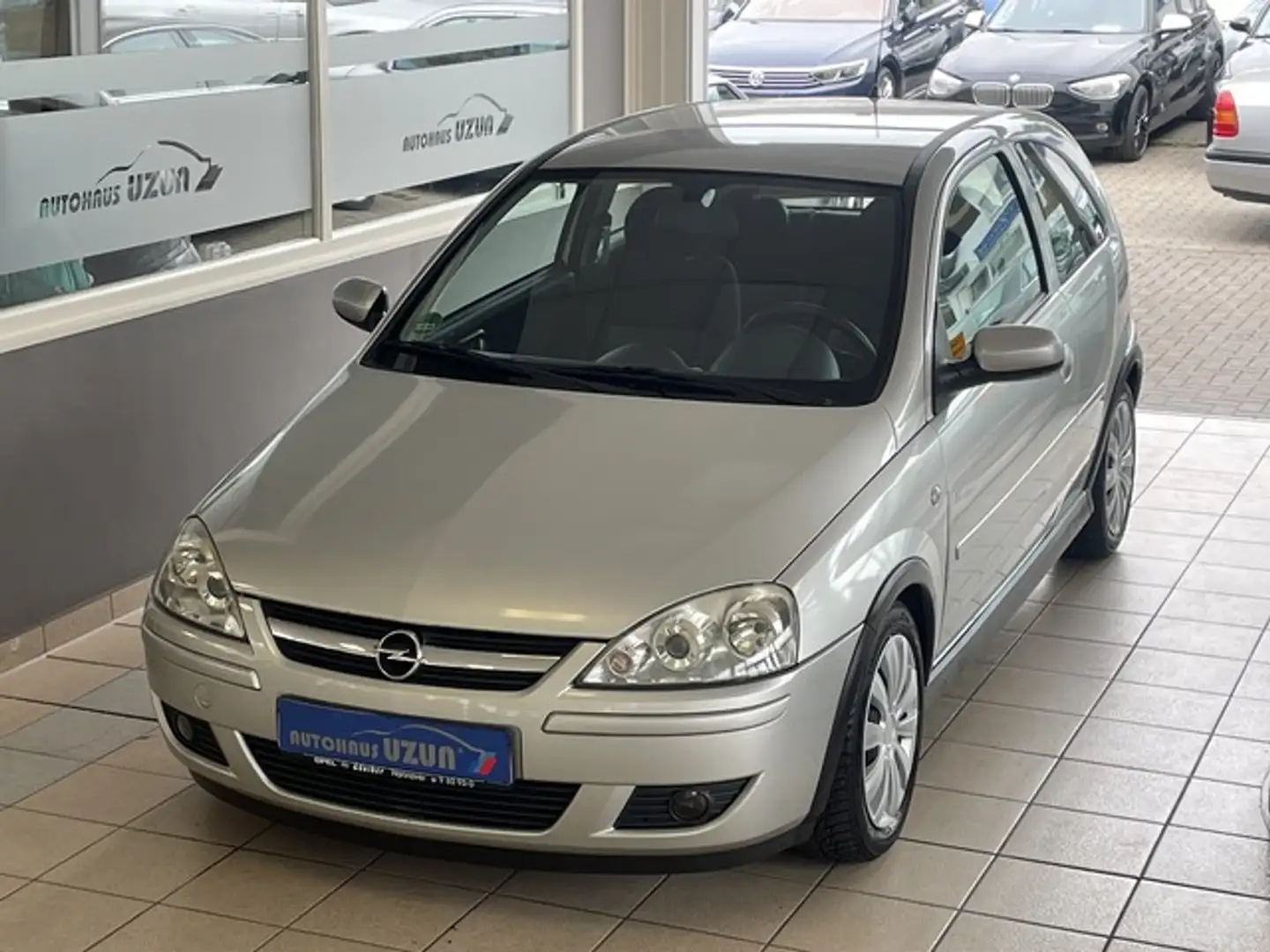 Opel Corsa 1.2 Twinport Klimaautomatik nur 69.922 km Silber - 1