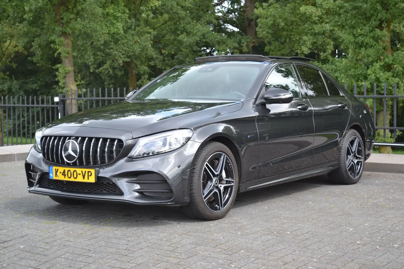 Mercedes-Benz C 300 300e AMG | Pano | Navi | Camera | Stoelverw | Grijs - 1