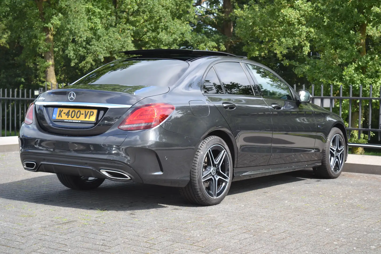 Mercedes-Benz C 300 300e AMG | Pano | Navi | Camera | Stoelverw | Grijs - 2