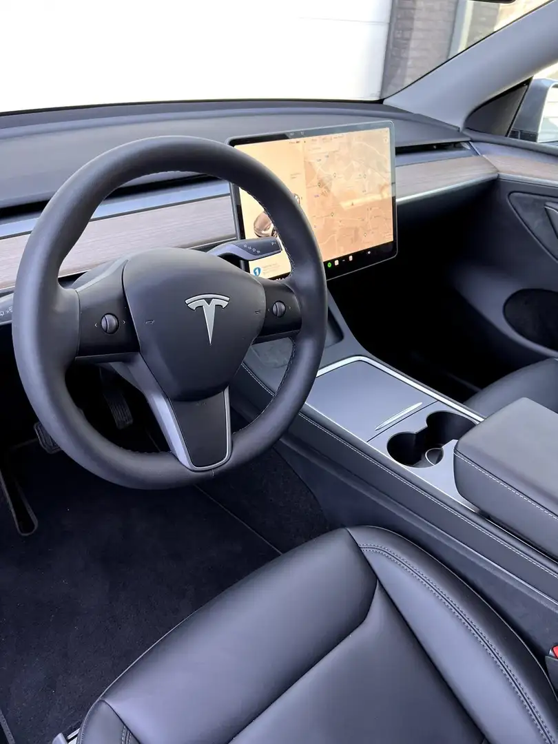 Tesla Model Y 72.5 kWh Dual Motor Long Range (324 kW) Zilver - 2