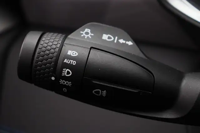 Lynk & Co 01 view 30