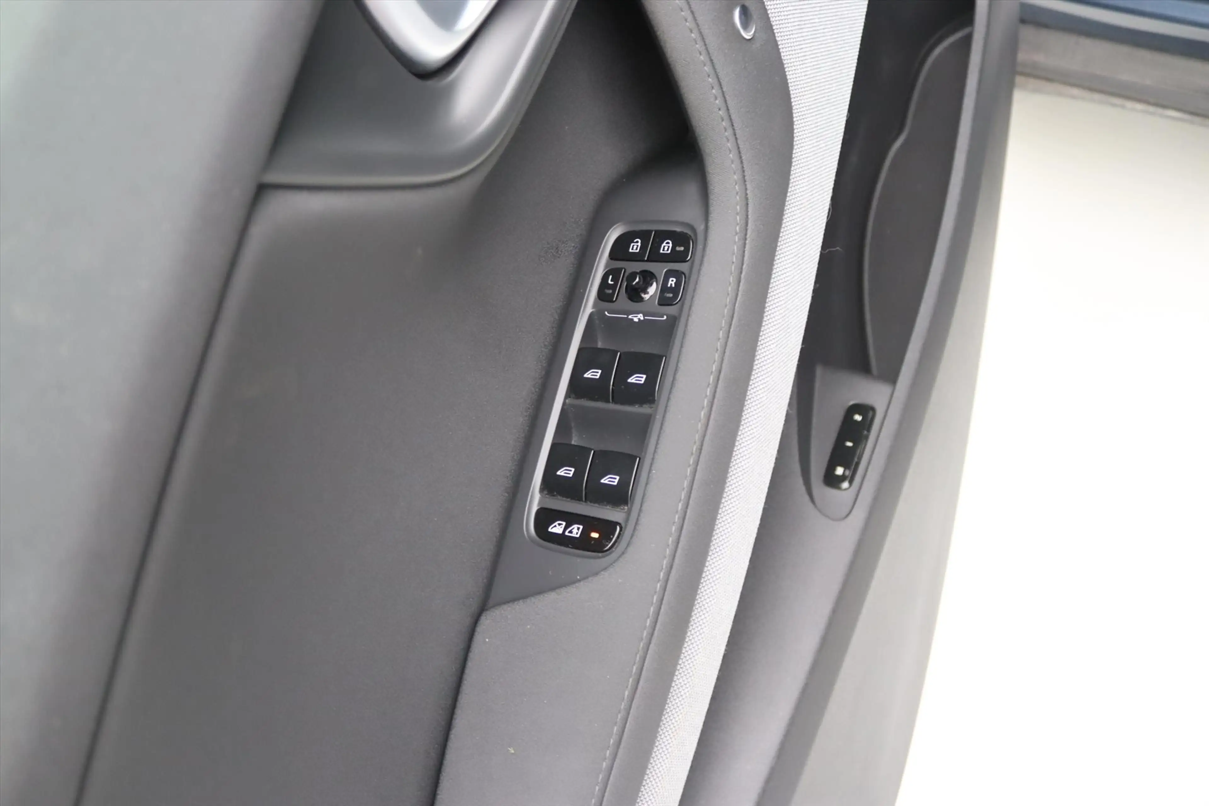 Polestar 2 Long Range Single Motor 231PK 92% SoH [ CARPLAY+19 — photo 34