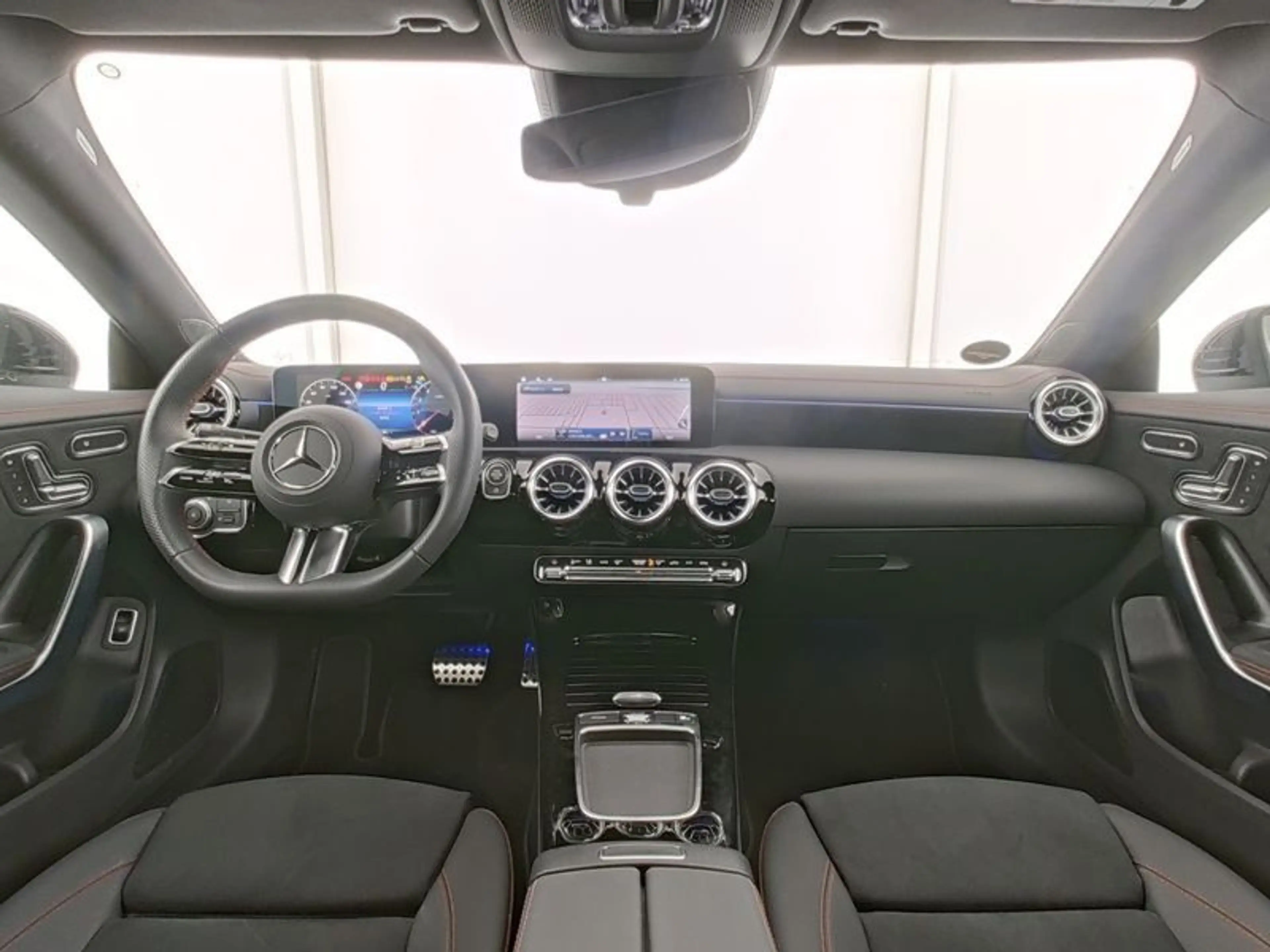 Mercedes-Benz CLA 200 AMG Plus*HUD*Pano*360°*Distronic*MuBeam* — photo 7