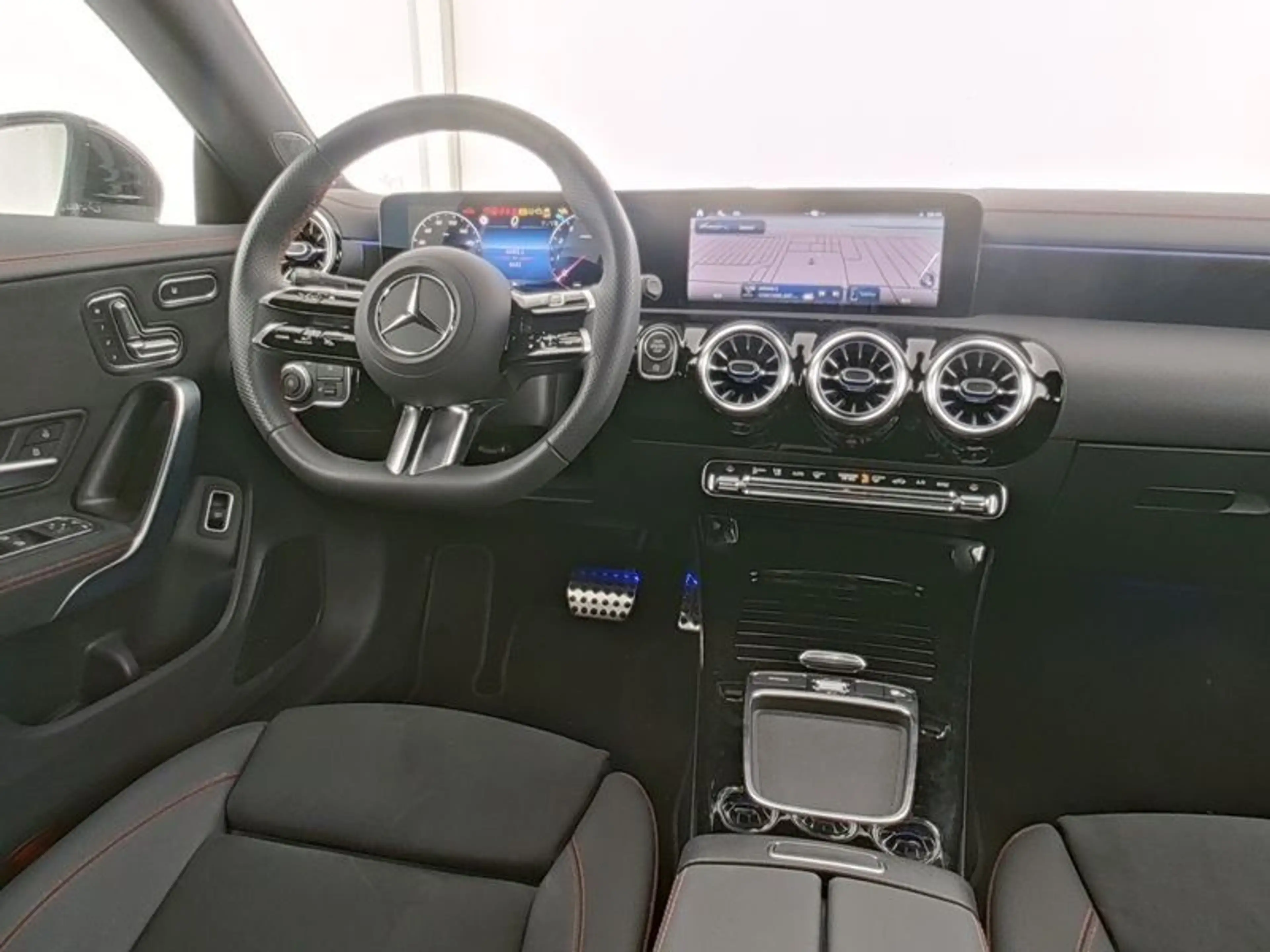 Mercedes-Benz CLA 200 AMG Plus*HUD*Pano*360°*Distronic*MuBeam* — photo 6