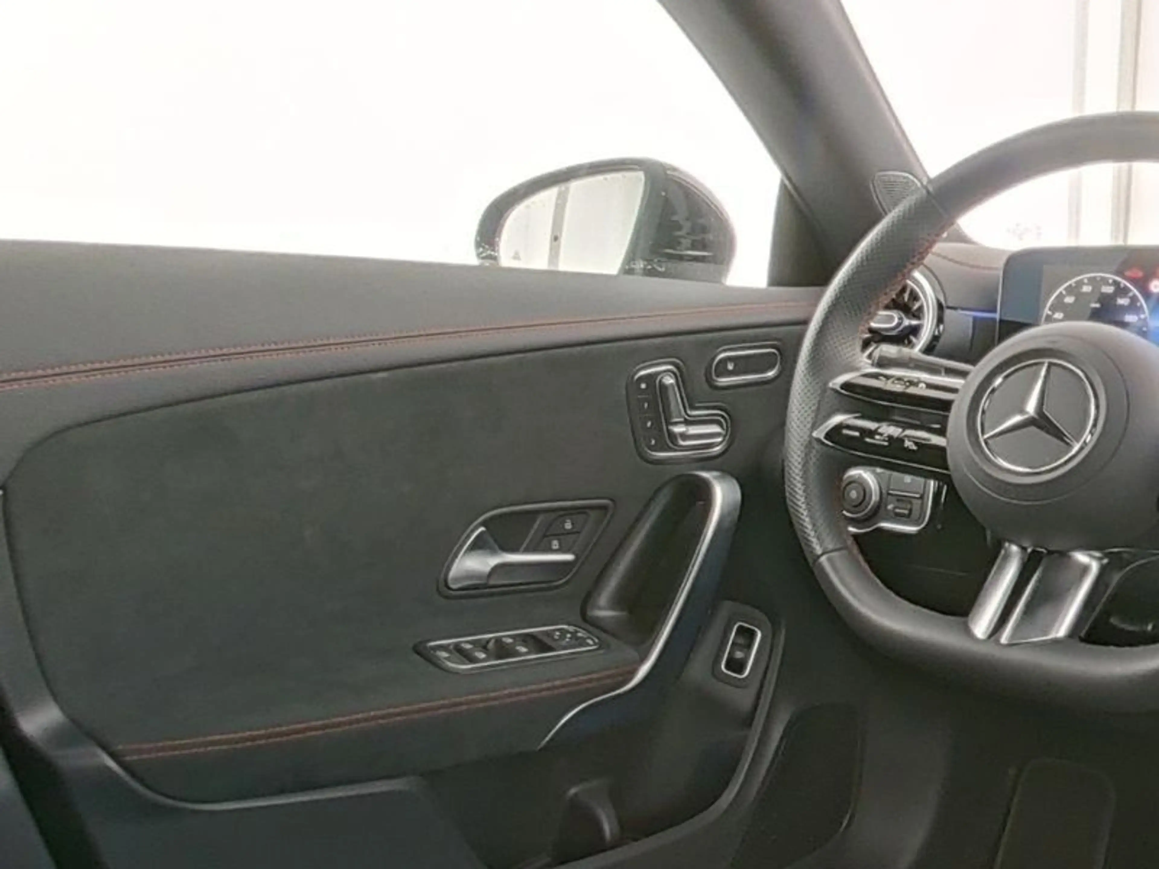 Mercedes-Benz CLA 200 AMG Plus*HUD*Pano*360°*Distronic*MuBeam* — photo 9