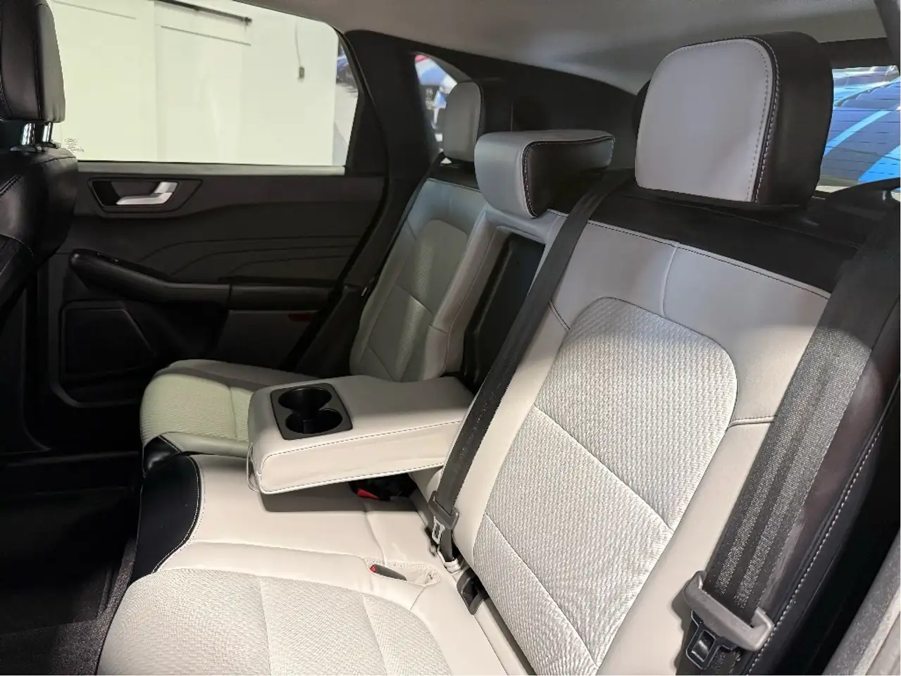 Ford Escape снимка Ford Escape