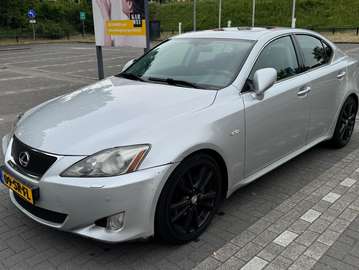 IS 250 250 Sport