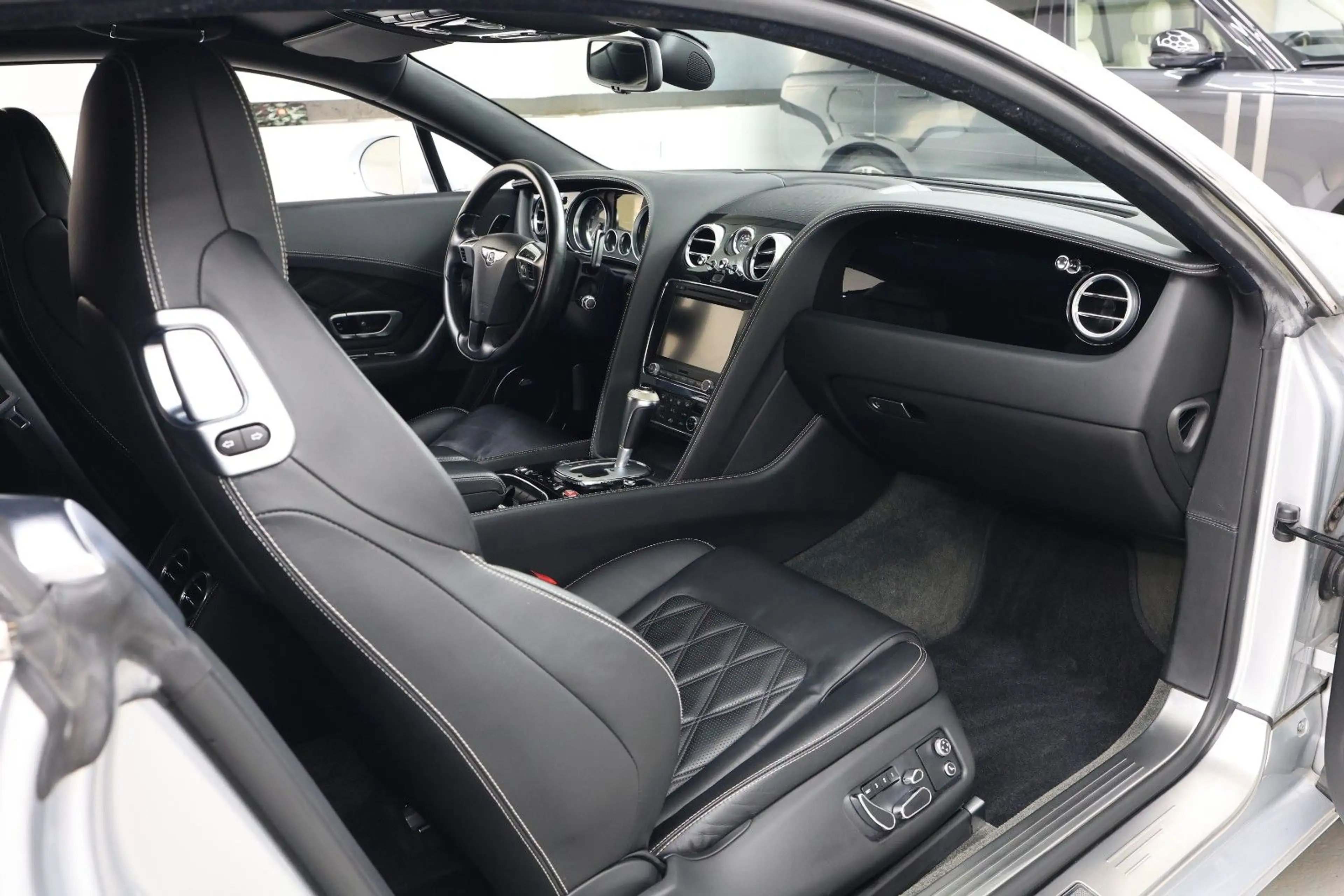 Bentley Continental GT 6.0 W12 Mulliner Scheckheft — photo 13