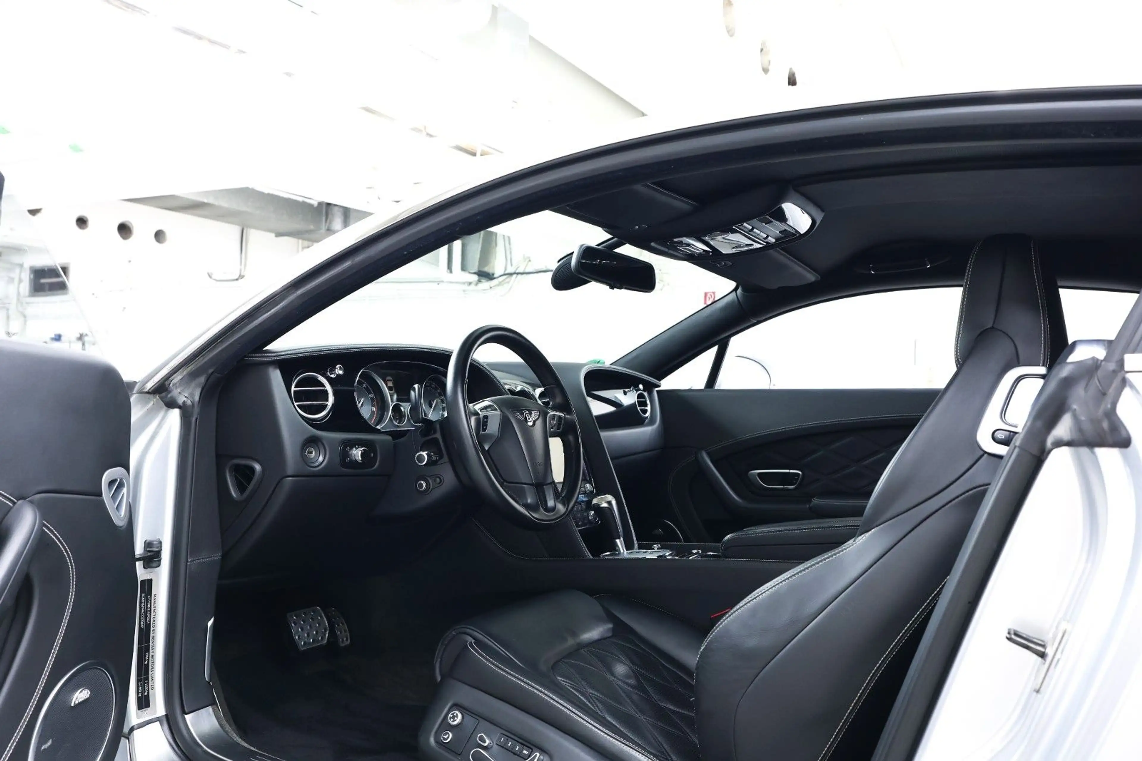 Bentley Continental GT 6.0 W12 Mulliner Scheckheft — photo 9