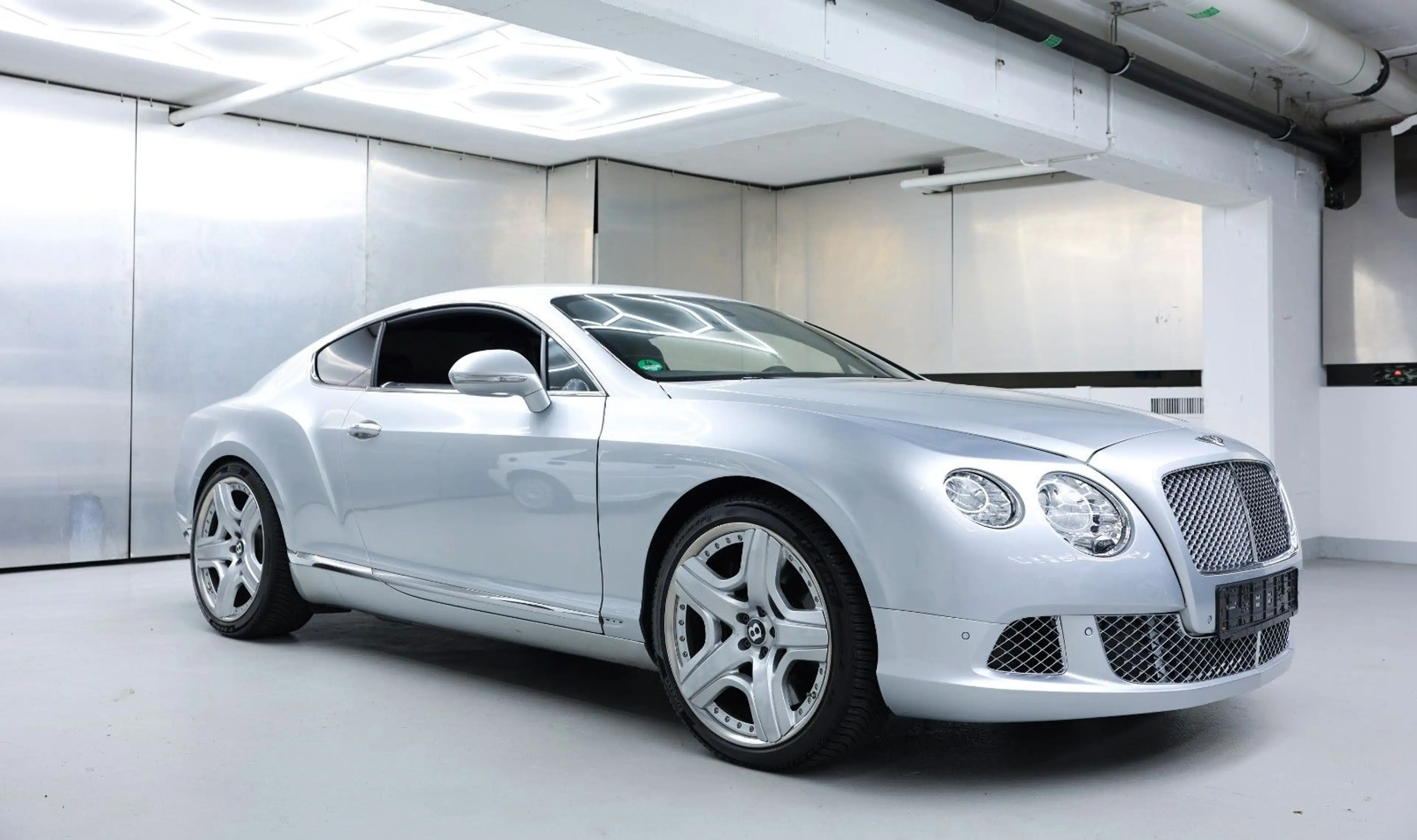 Bentley Continental GT 6.0 W12 Mulliner Scheckheft — photo 3