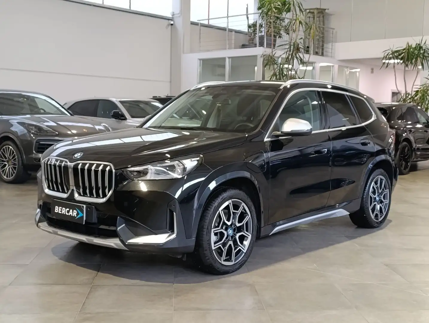 BMW X1 X1 xDrive 25e xLine*TELECAMERA POST*LED*PDC*PELLE* Zwart - 2