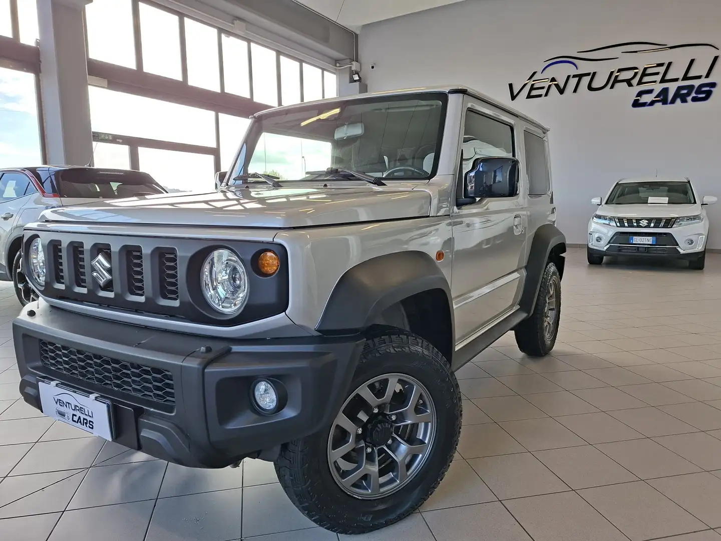 Suzuki Jimny Jimny IV 1.5 Top 4wd allgrip AUTOVETTURA 4POSTI Argento - 2