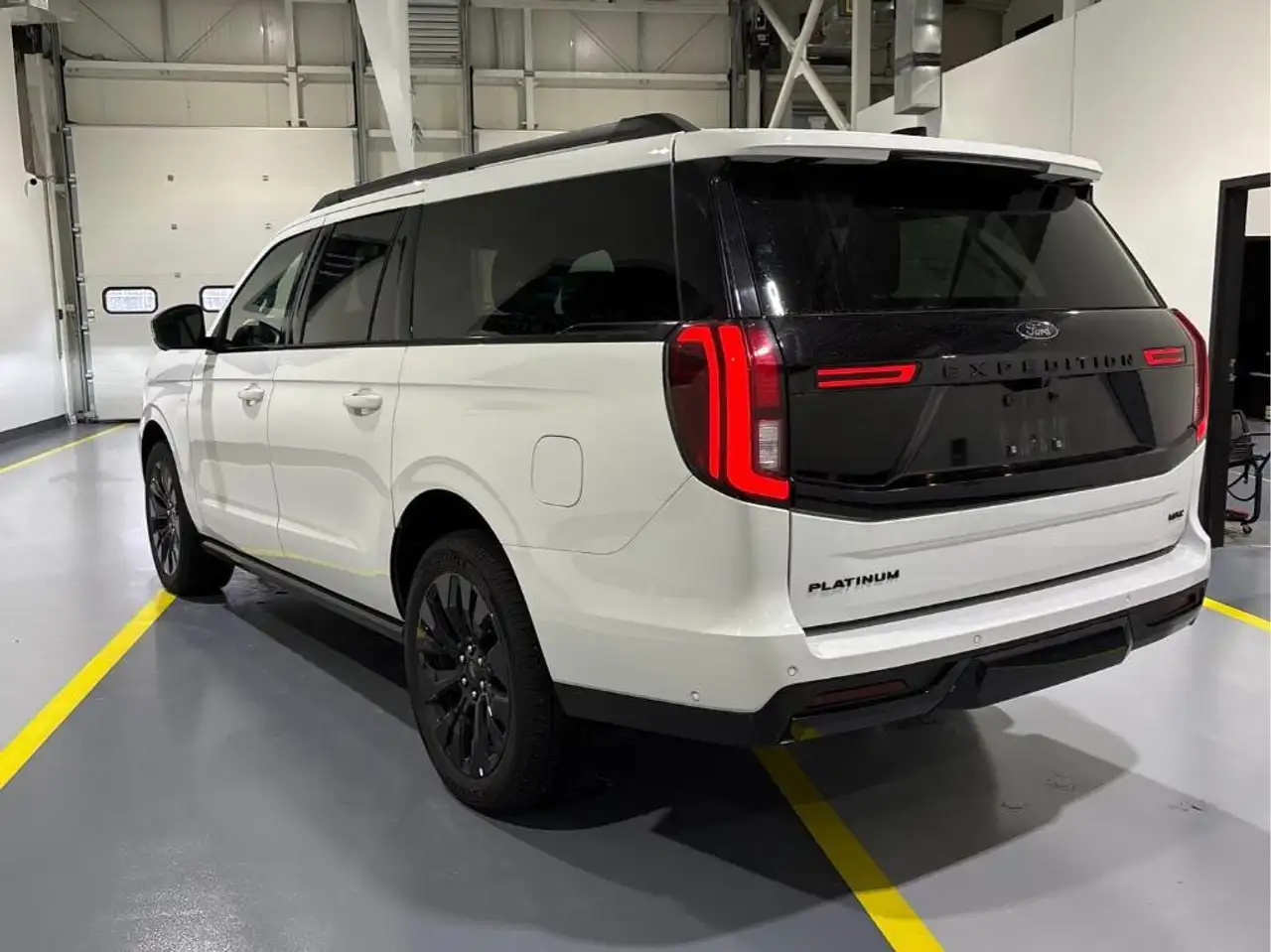Ford Expedition снимка Ford Expedition