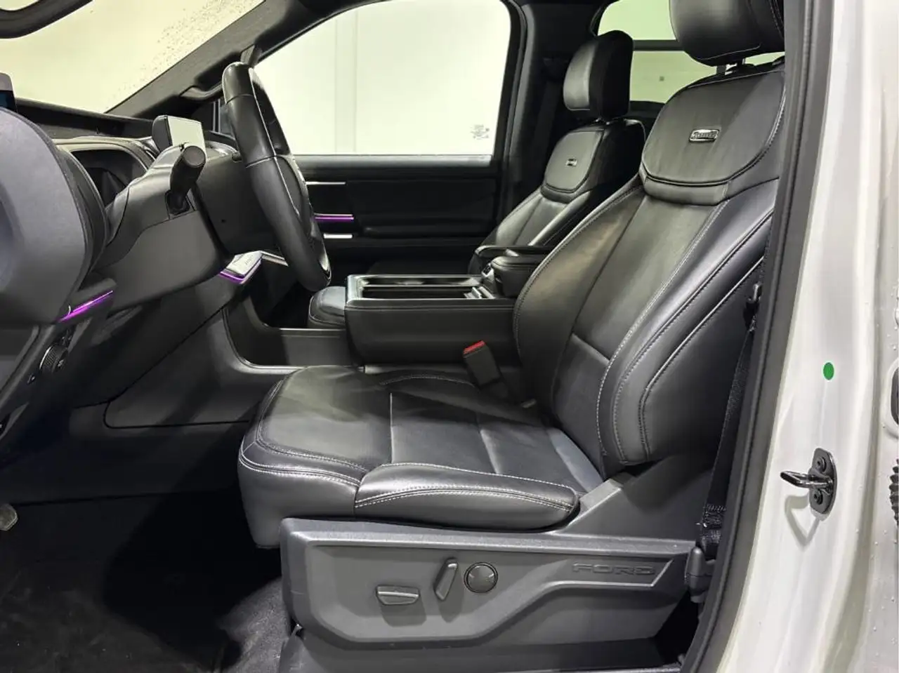 Ford Expedition снимка Ford Expedition