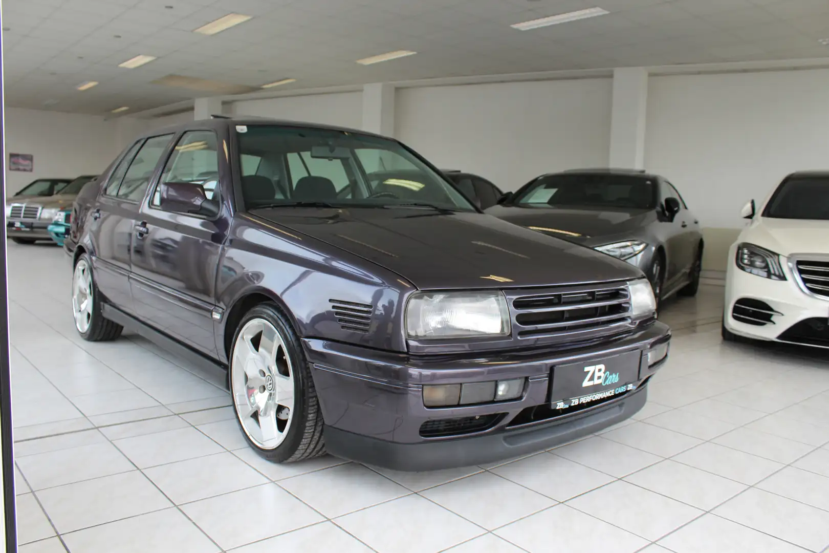 Volkswagen Vento VR6 Violet - 1