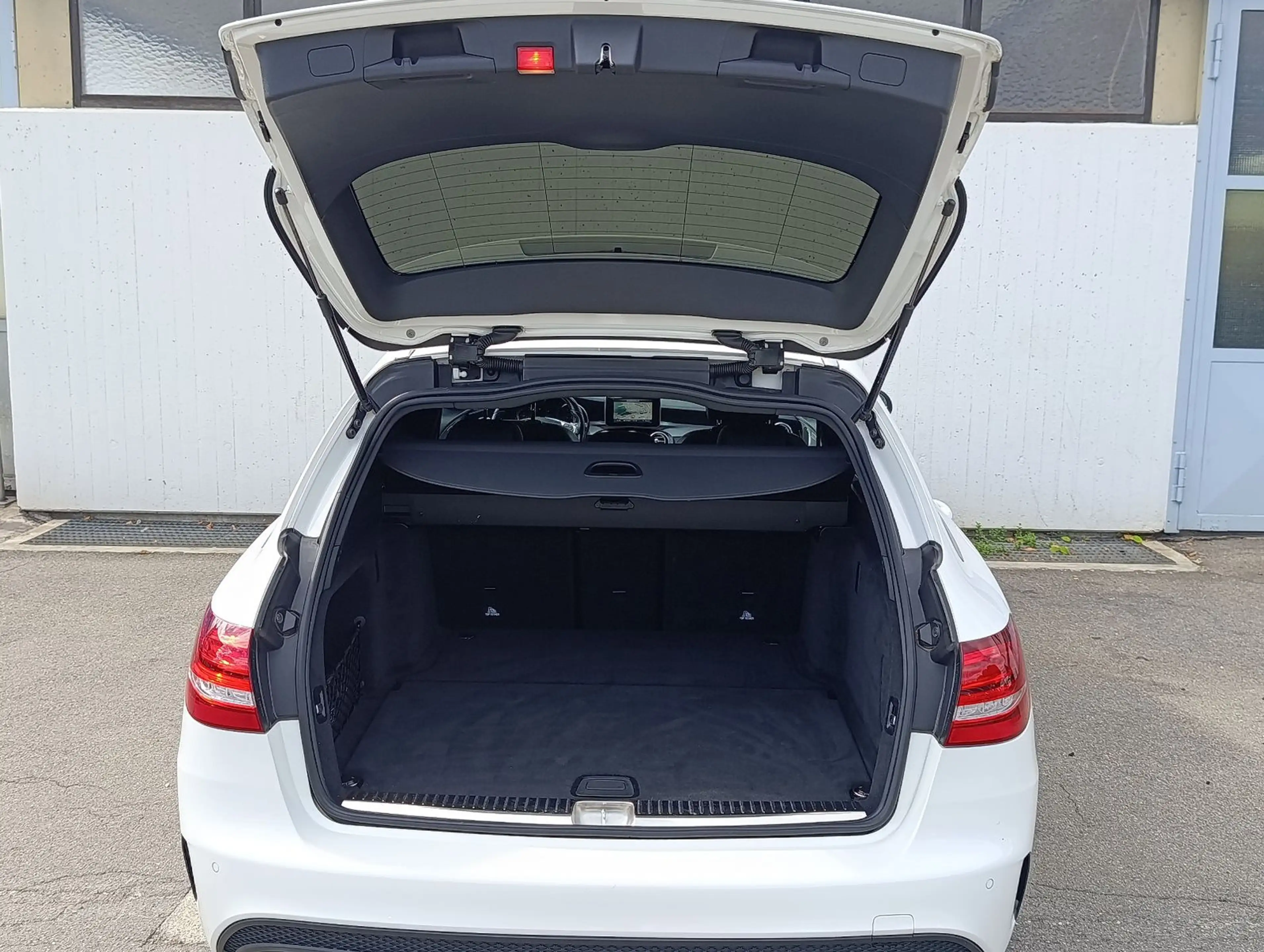 Mercedes-Benz C 200 T-Modell AMG Vollleder PDC SHZ LED Tempo. — photo 7
