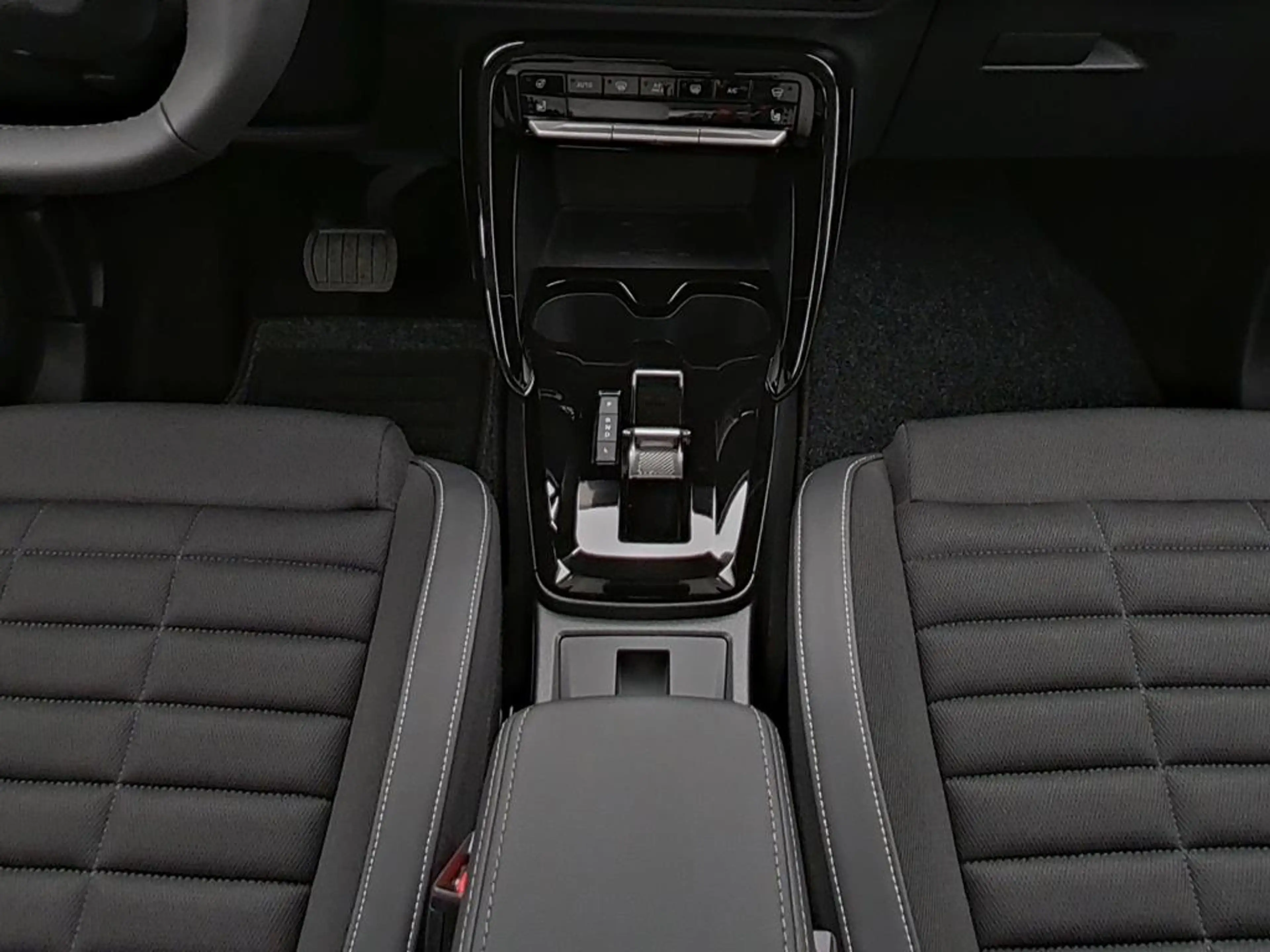 Citroen C3 Aircross Hybrid 145 Doppelkupplung 6-Gang MAX — photo 14