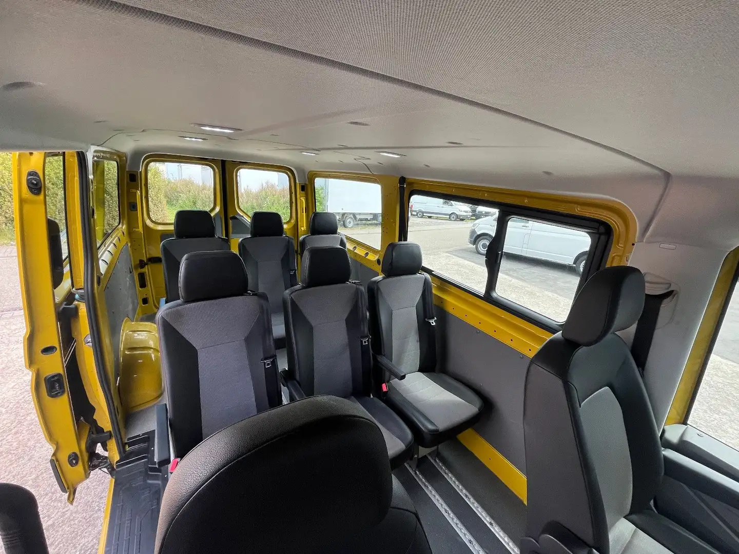 Volkswagen Crafter CRAFTER 2.0TDI 8 SITZER TEMP. KLIMA AHK 1.HAND Jaune - 1