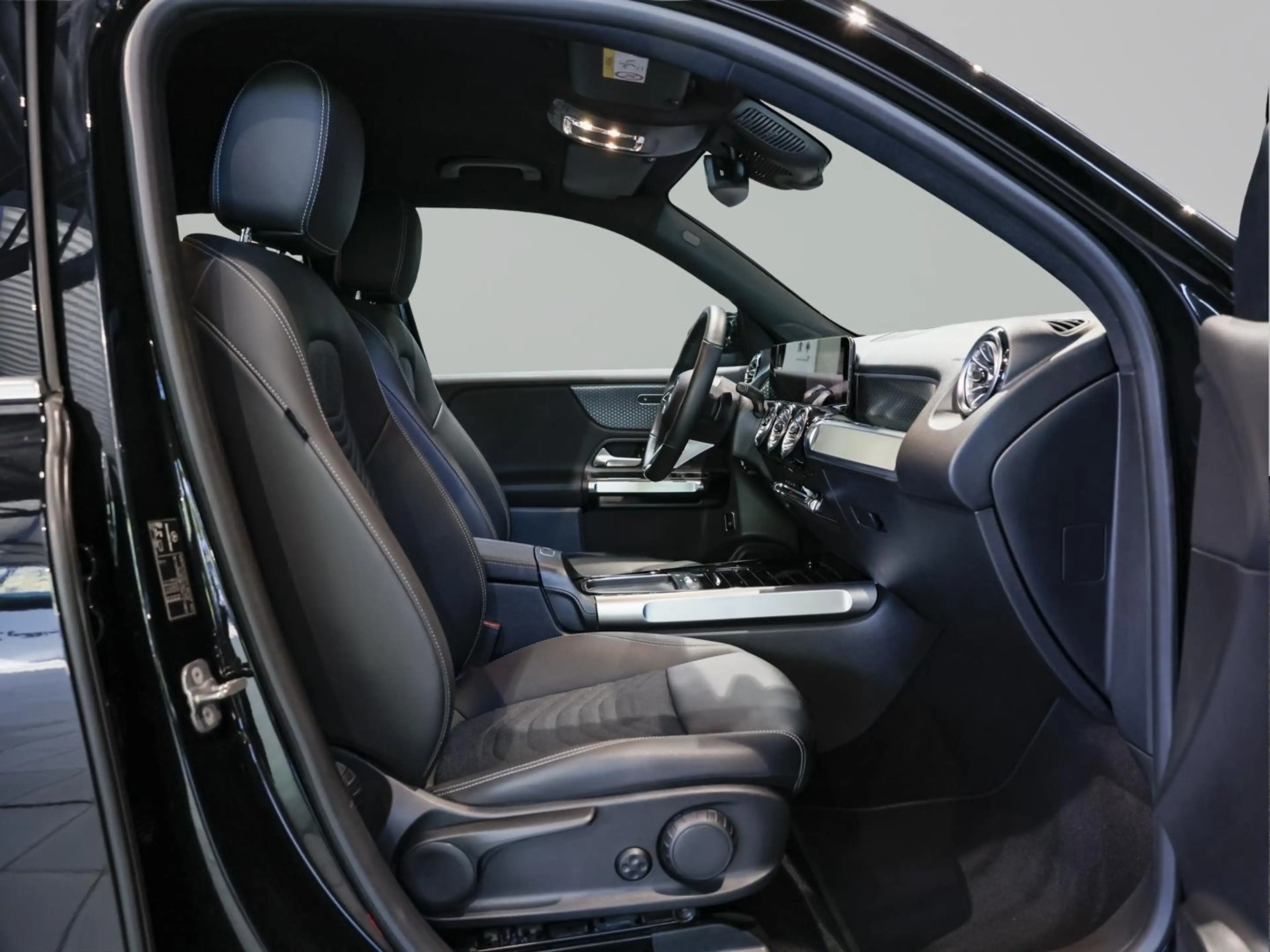 Mercedes-Benz EQB 300 4M Progressive Advanced Totwinkel AHK — photo 4