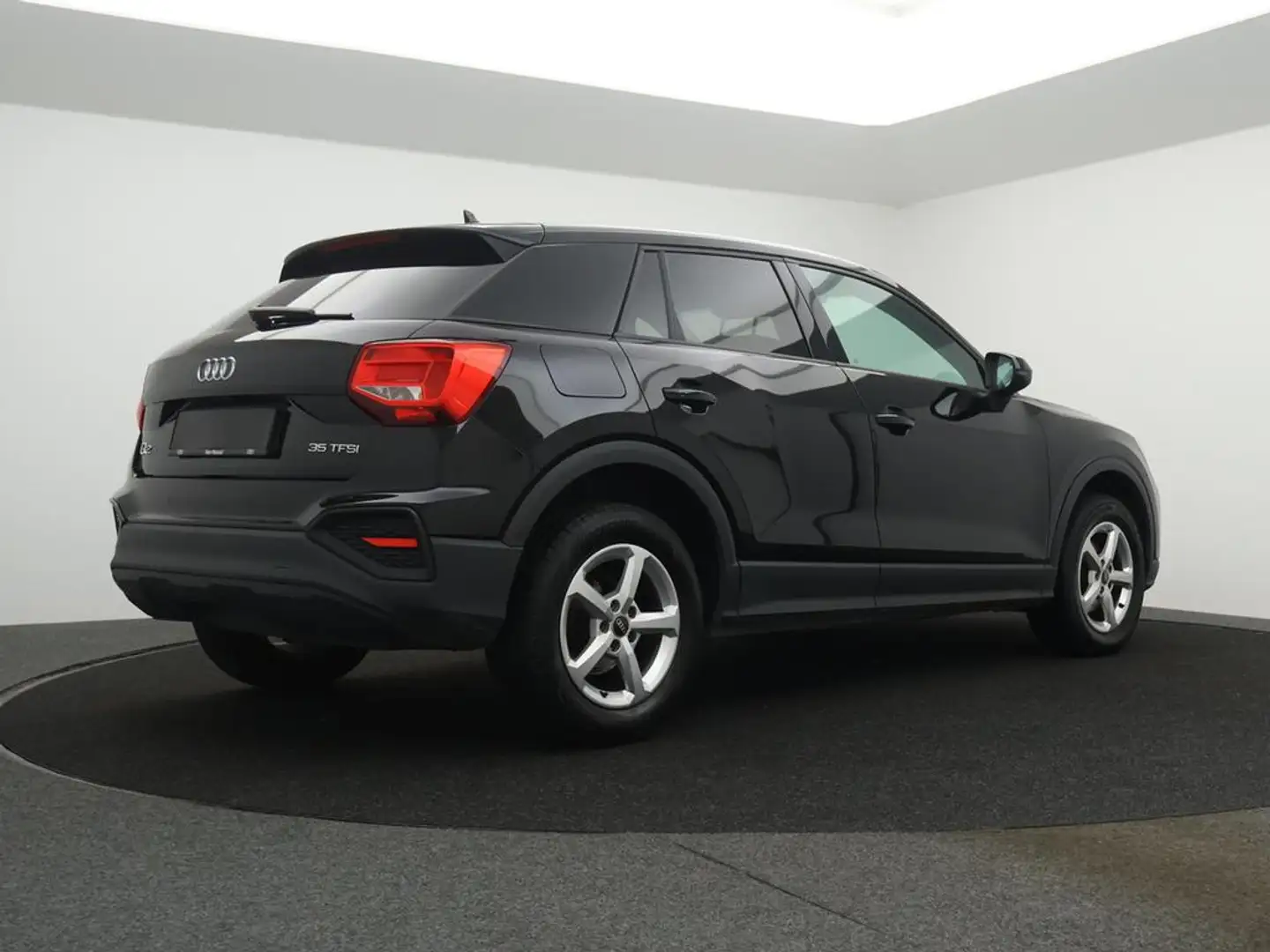 Audi Q2 Audi Q2 Business Edition 35TFSI 150PK *AUTOMAAT*LEDER*ELEKTSCHE KOFFER*NAVI*BLTH*CRUISE*ZETELVERWARMING*DIGITAL DASHBOARD Zwart - 2