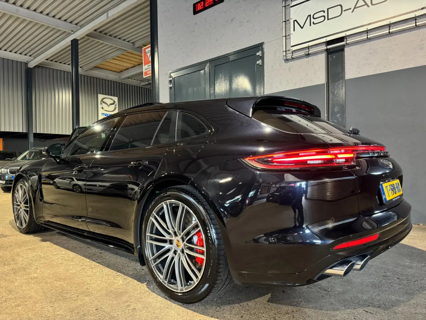 Porsche Panamera Sport Turismo 2.9 4 E-Hybrid PDLS/CARBON PACK/BLAC Zwart - 2