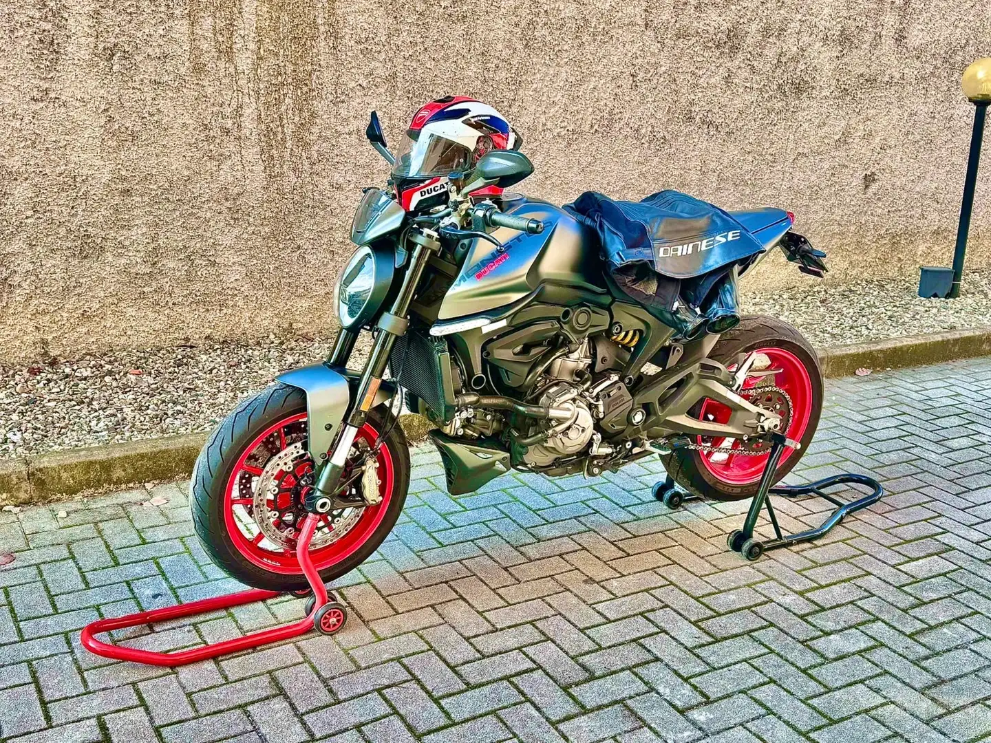 Ducati Monster 937 plus - 1
