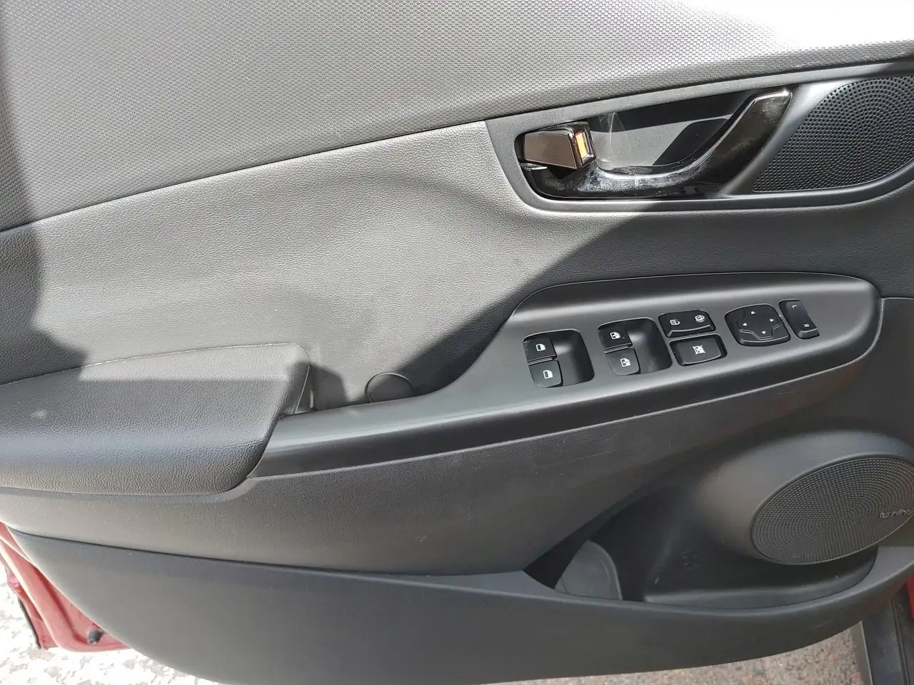 Hyundai KONA снимка Hyundai KONA