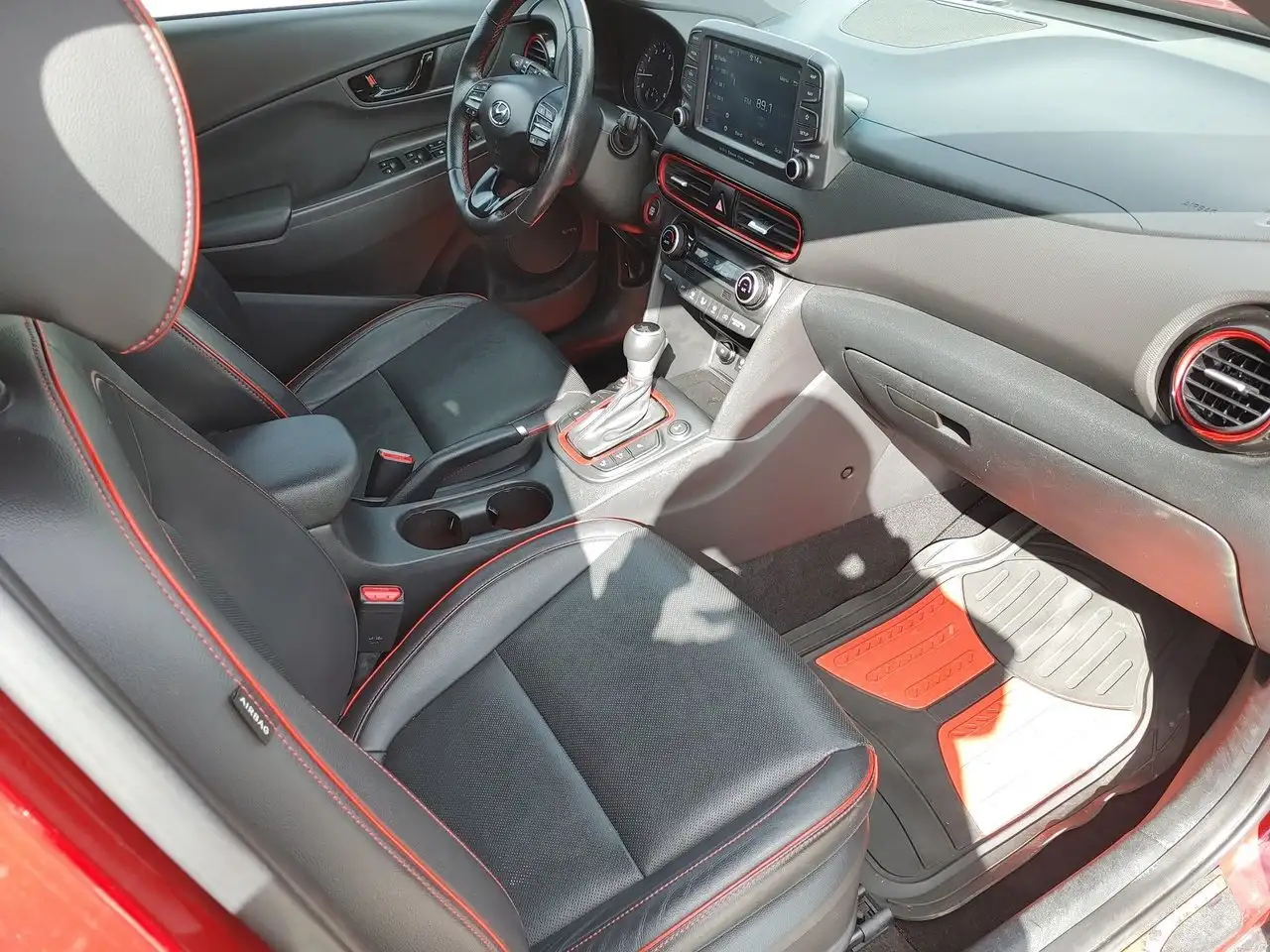 Hyundai KONA снимка Hyundai KONA