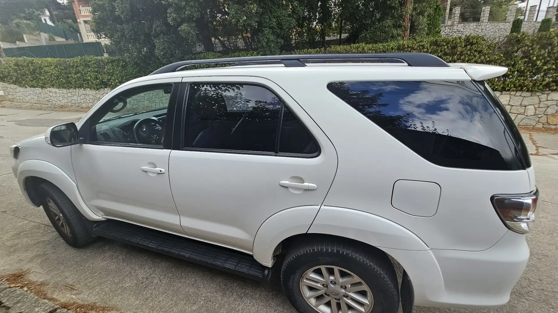 Toyota Hilux 3.0D-4D Doble Cabina VXL Aut. - 2