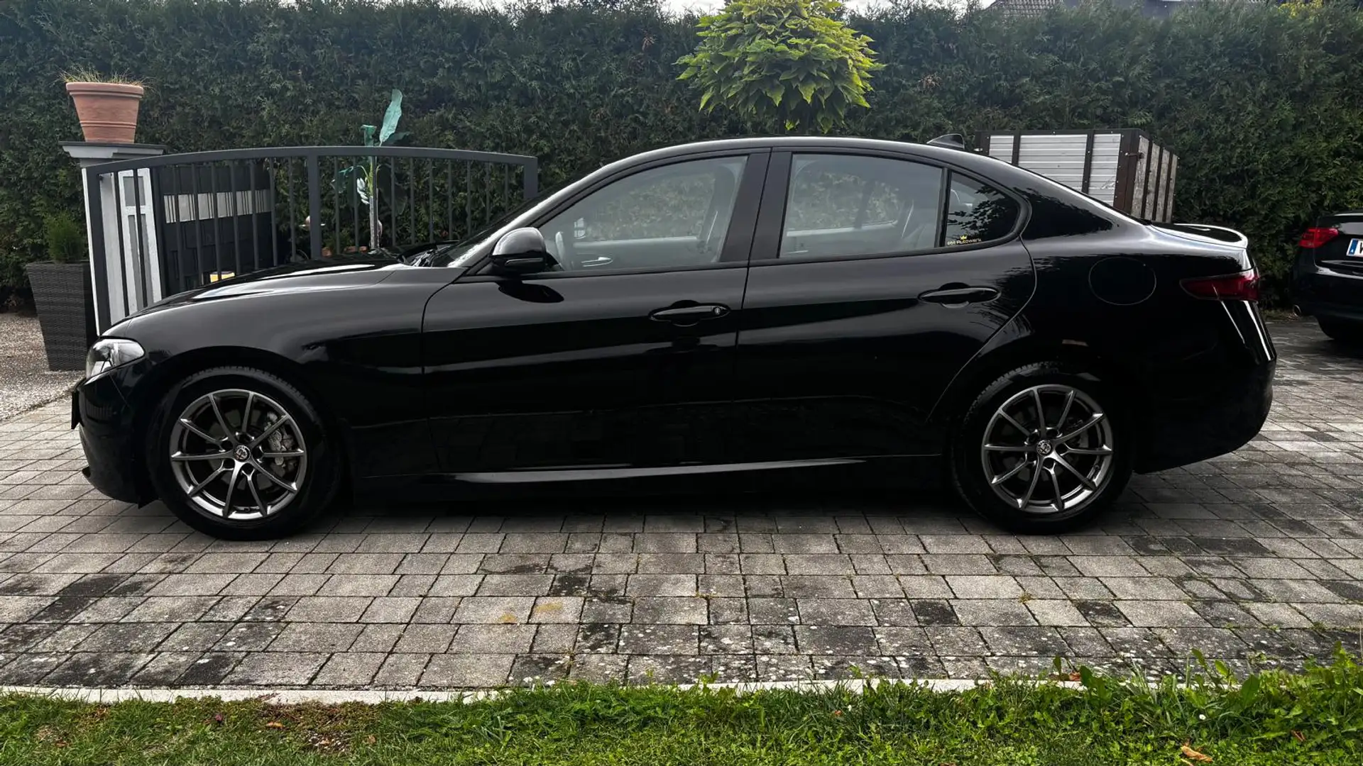 Alfa Romeo Giulia 2.2 JTDM Super *Erstbesitz*Teilleder* Schwarz - 2