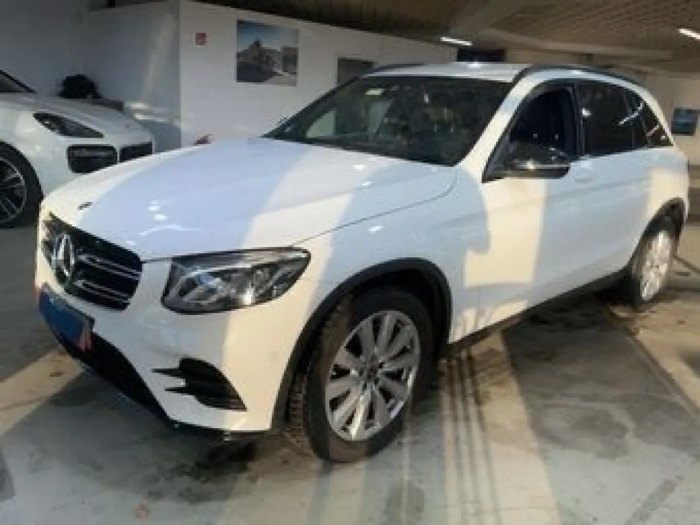 Mercedes-Benz GLC 220 4Matic AMG Line AHK*STANDHEIZUNG*LED Weiß - 1