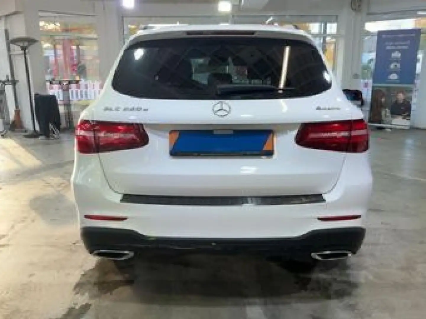 Mercedes-Benz GLC 220 4Matic AMG Line AHK*STANDHEIZUNG*LED Weiß - 2