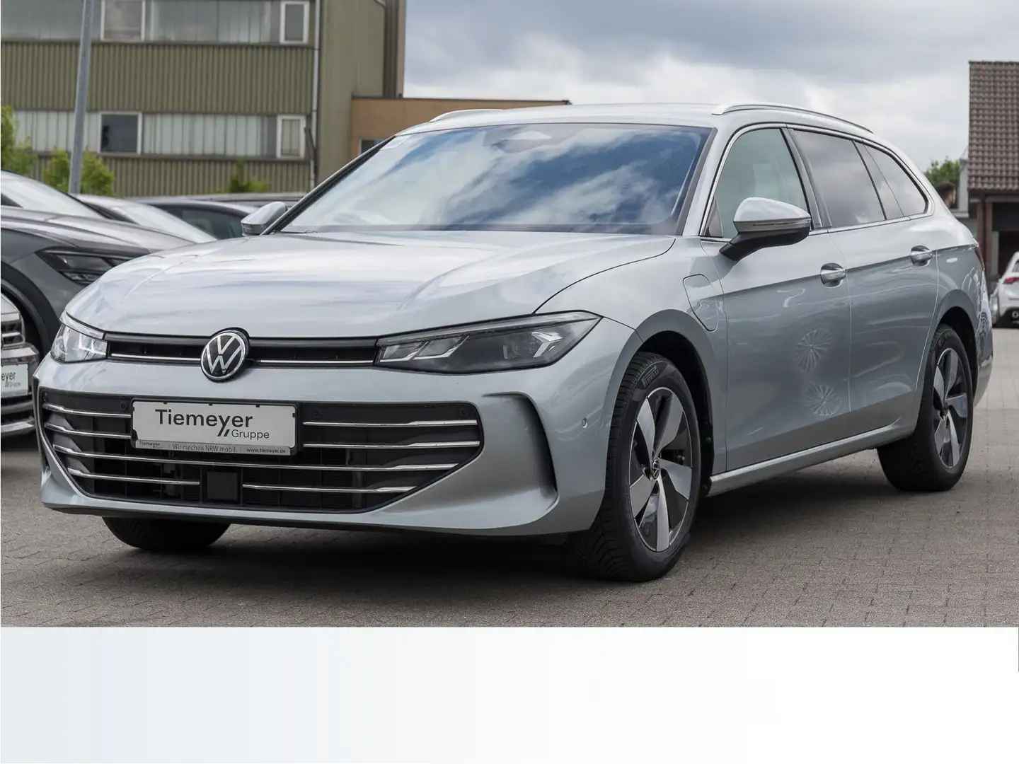 Volkswagen Passat Variant 1.5 eHybrid BUSINESS AHK KAMERA L Silber - 2