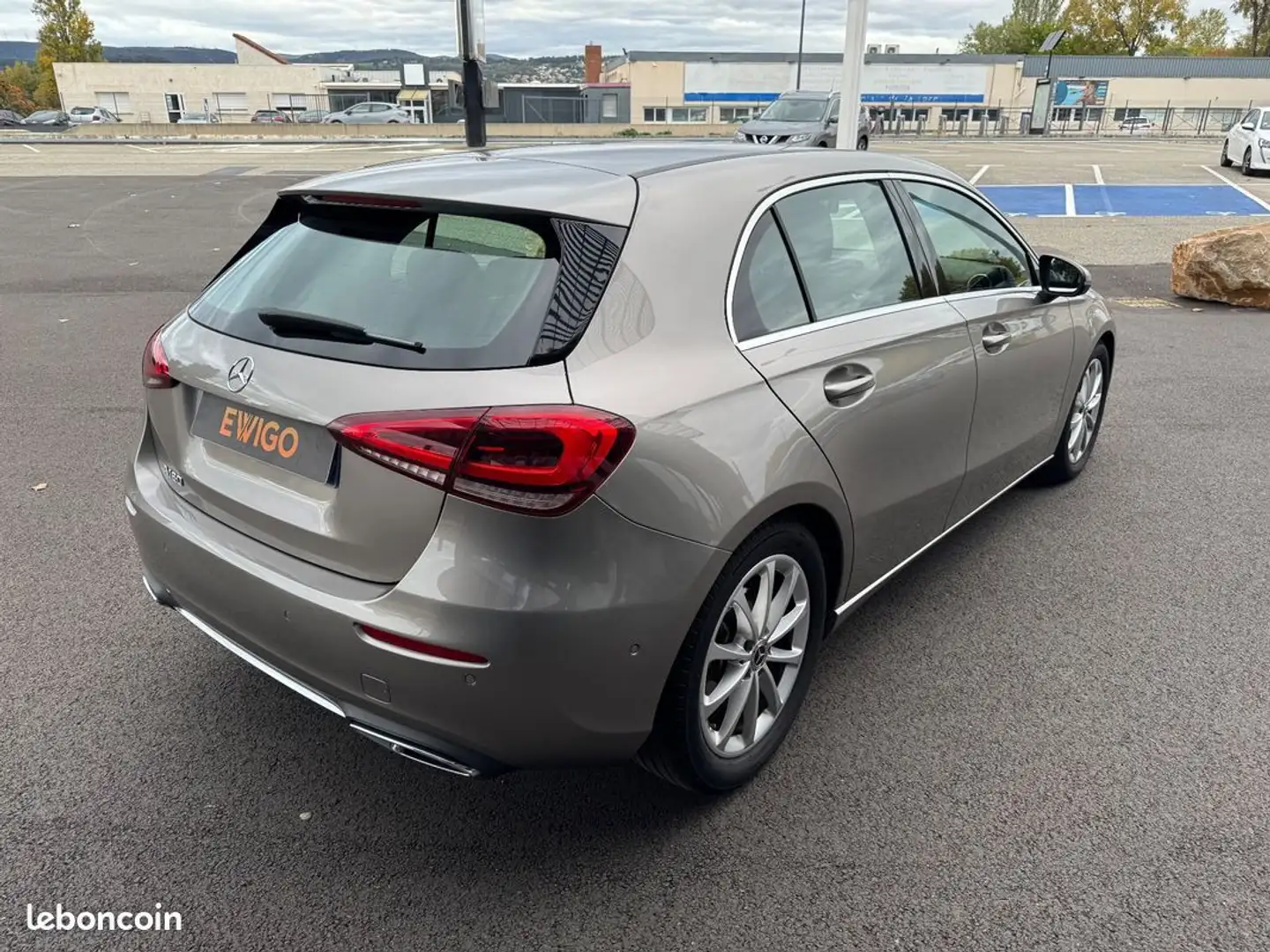 Mercedes-Benz A 180 progressive-line 1.3 180 136ch 7g-dct bva entretien mercedes 1ère main - 2