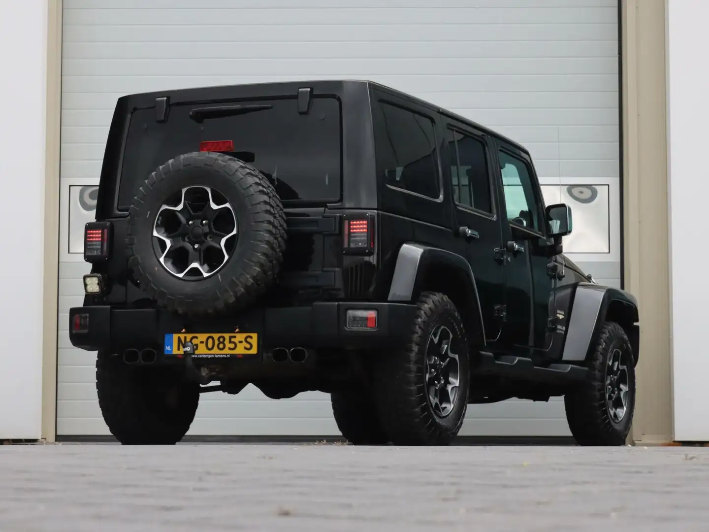Jeep Wrangler Unlimited 3.6 284PK Sahara Cabrio Zwart - 2