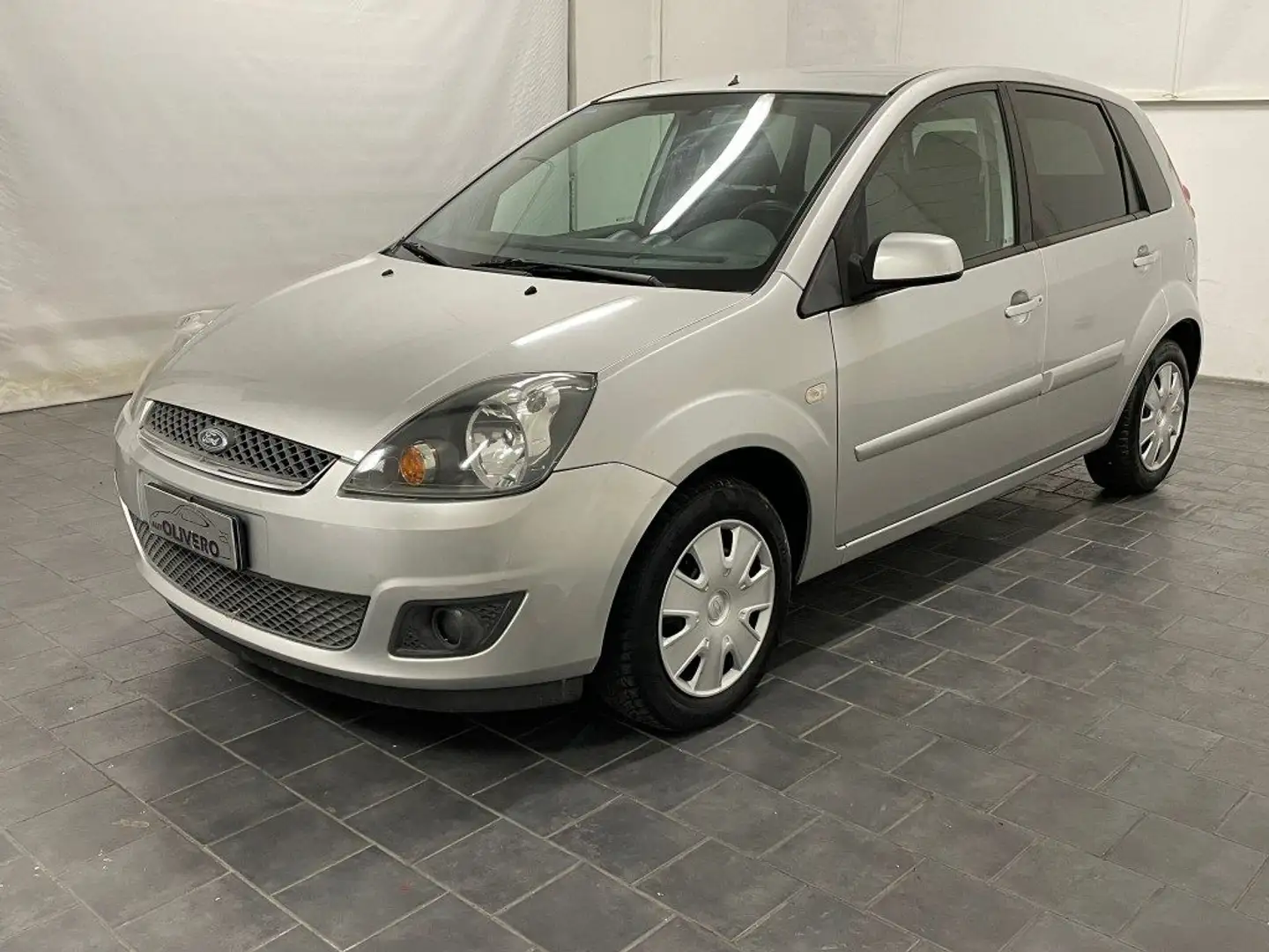 Ford Fiesta 1.6 TDCi 90cv 5porte Gris - 2