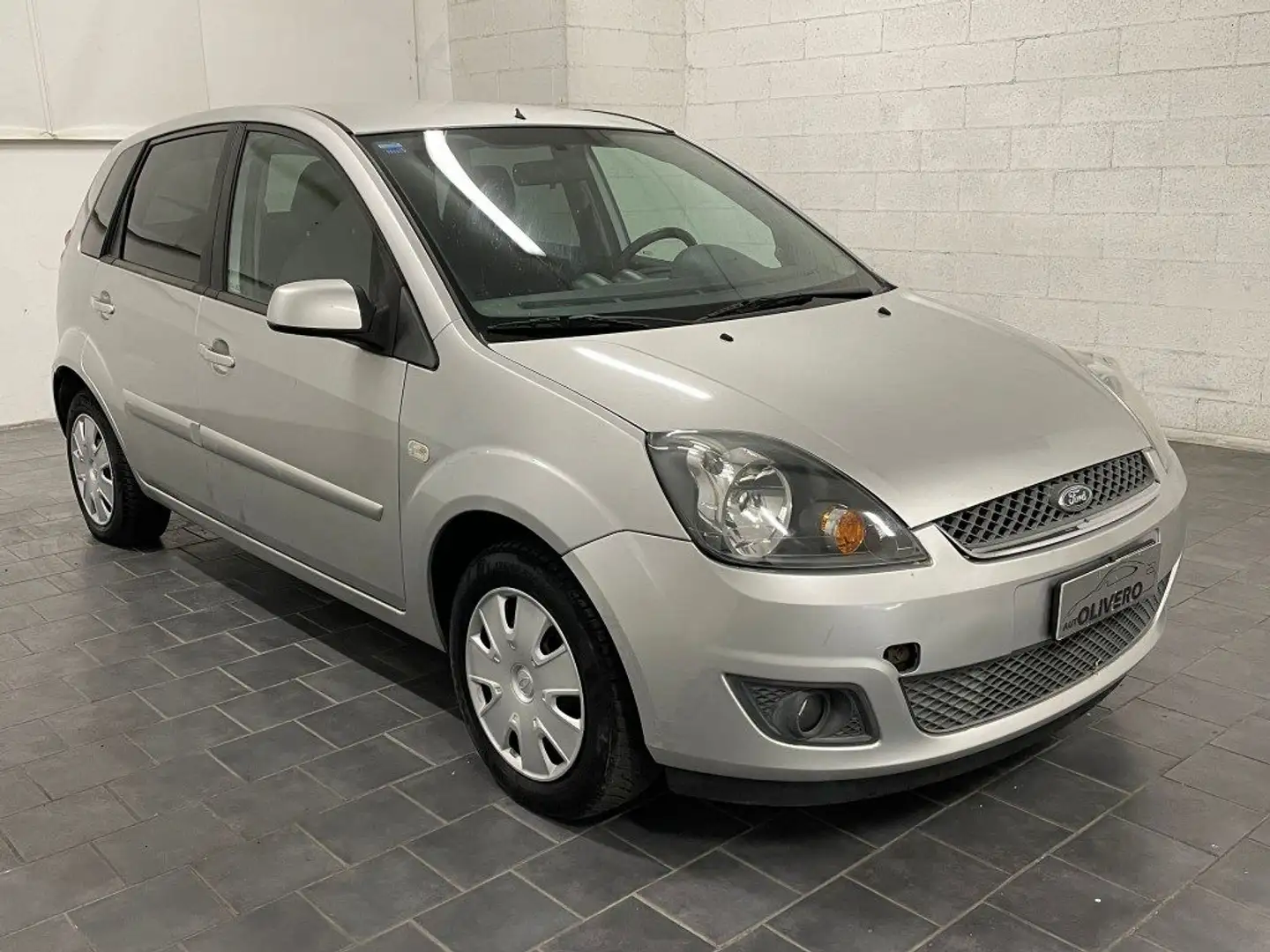 Ford Fiesta 1.6 TDCi 90cv 5porte Gris - 1