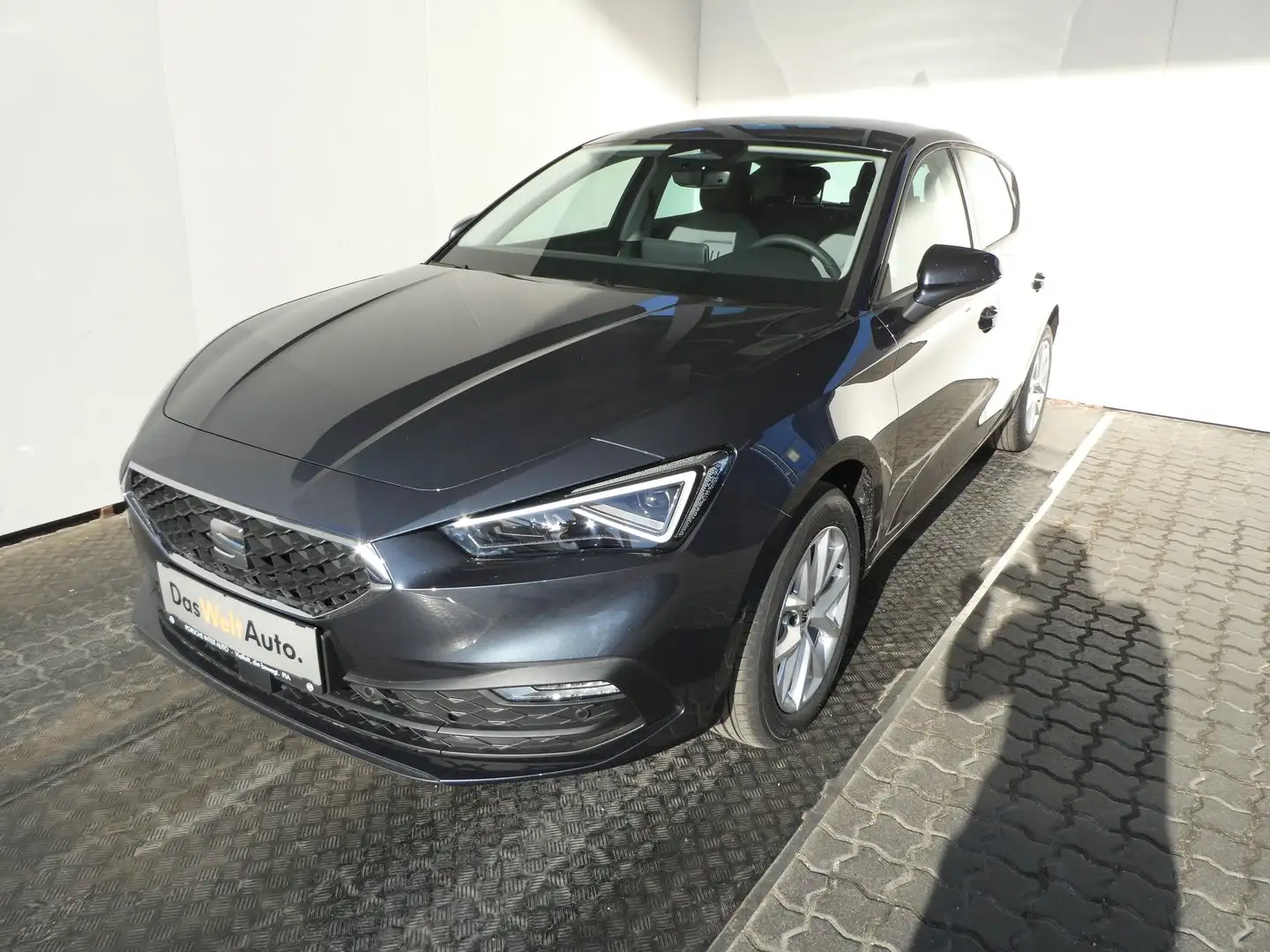 SEAT Leon Style Edition 1.5 TSI 115 PS Grau - 1