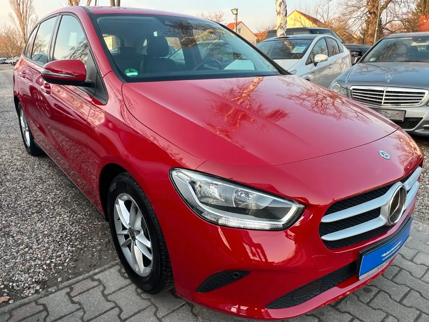 Mercedes-Benz B 180 *2.HD*Navi*Kamera*SHZ*Leder*TÜV NEU Rojo - 2
