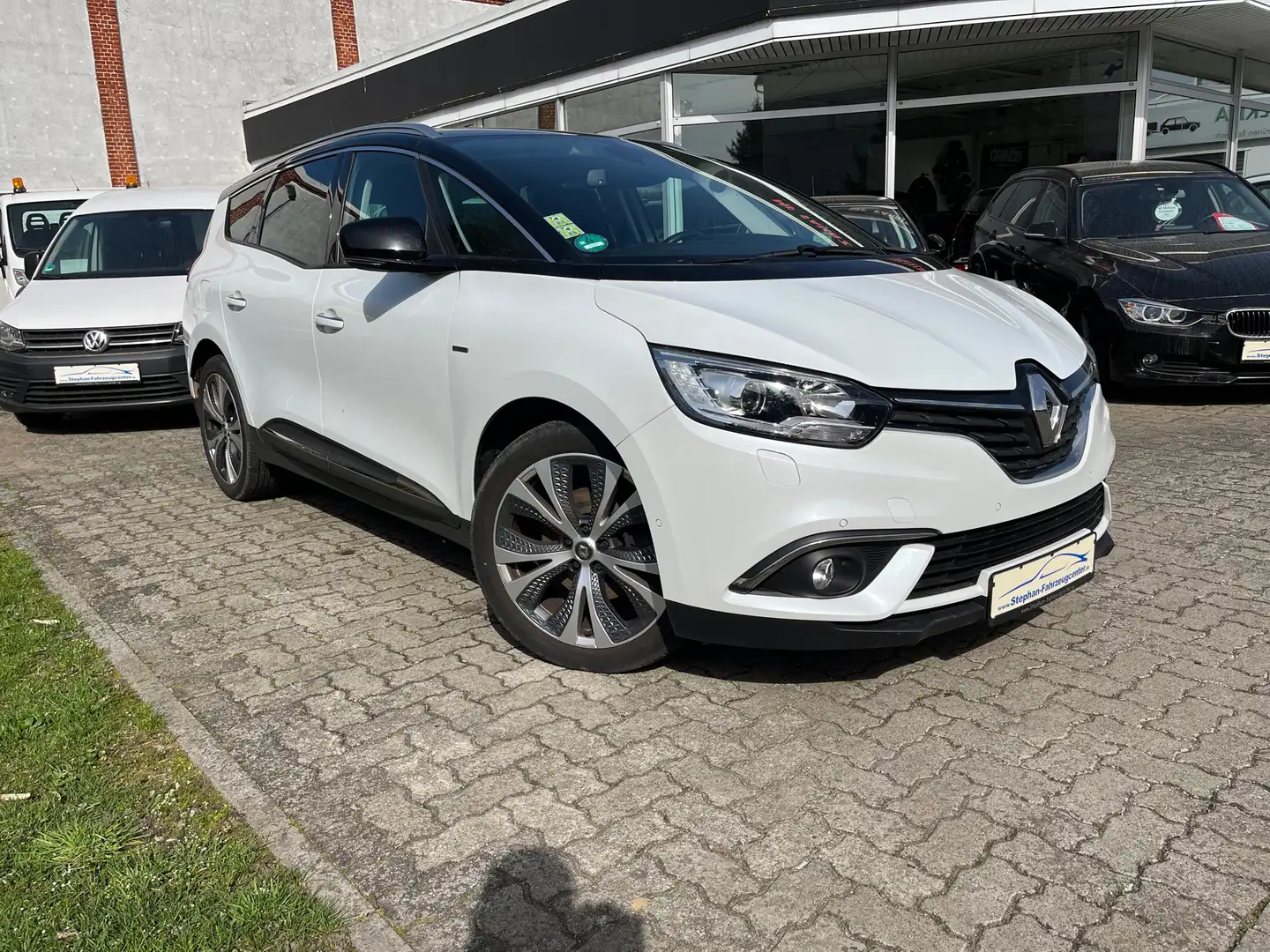 Renault Grand Scenic Grand BOSE Edition mit Autom.,Scheckheft,Navi… Weiß - 1