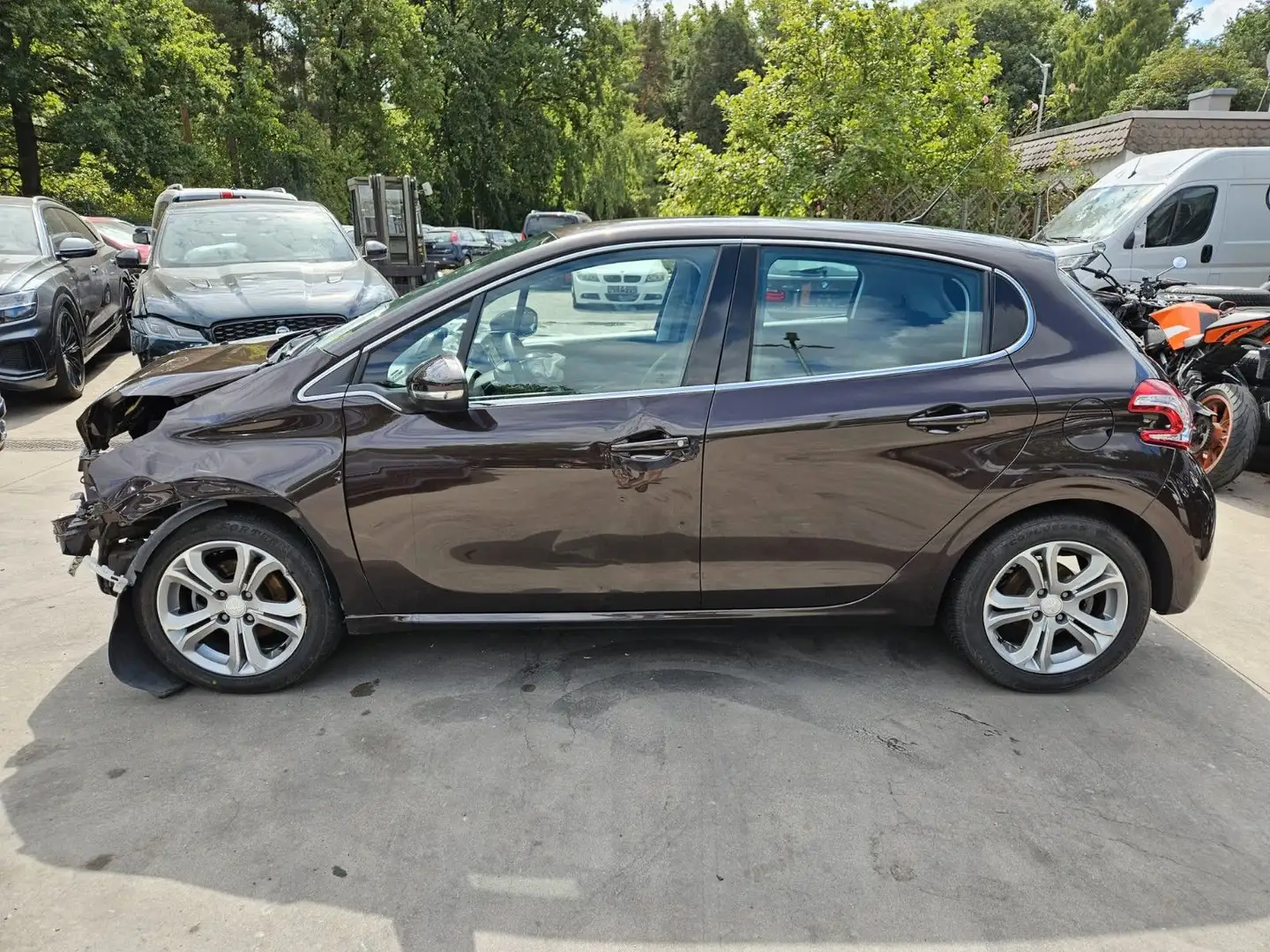 Peugeot 208 Allure Schwarz - 1