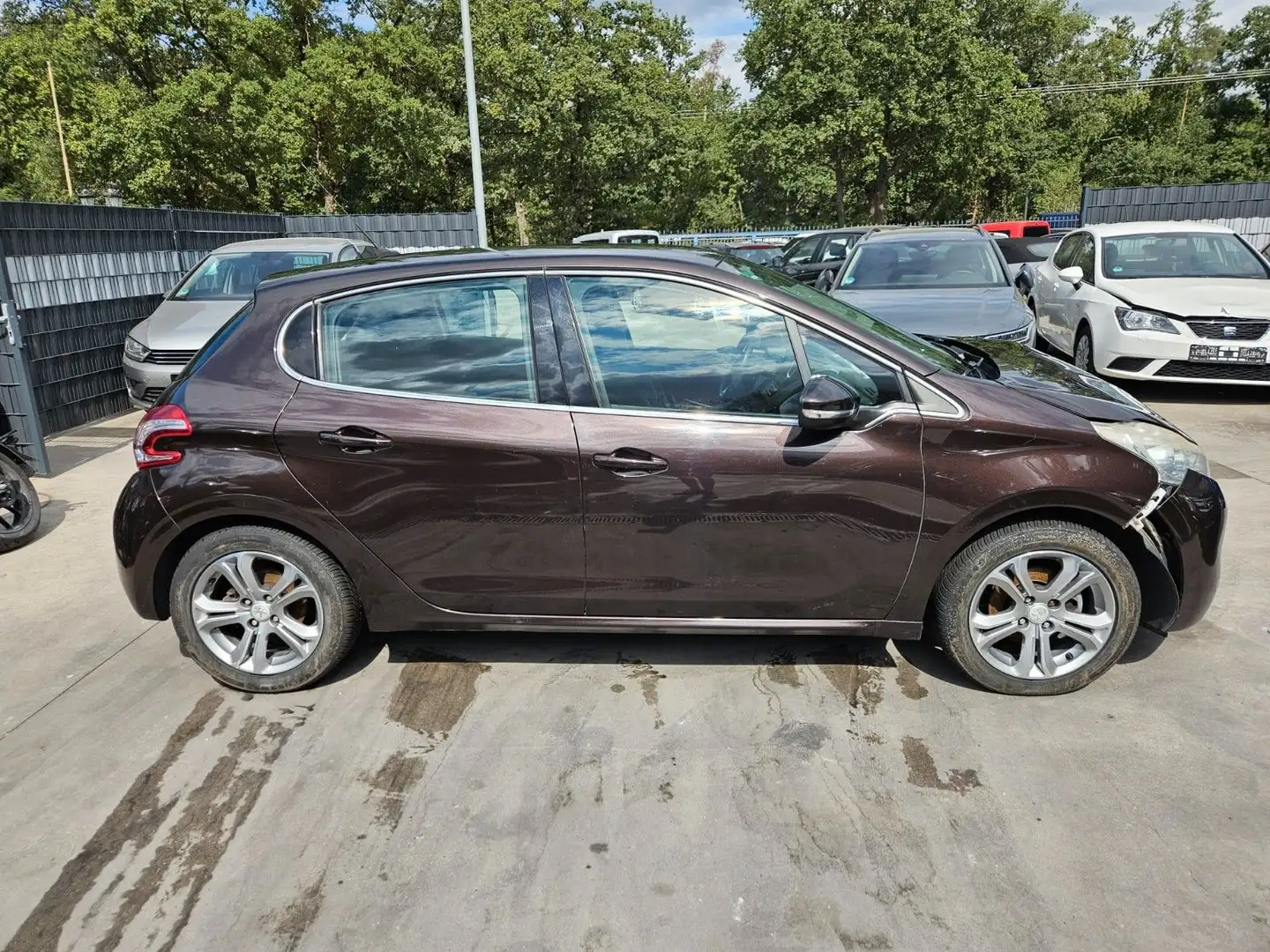 Peugeot 208 Allure Schwarz - 2
