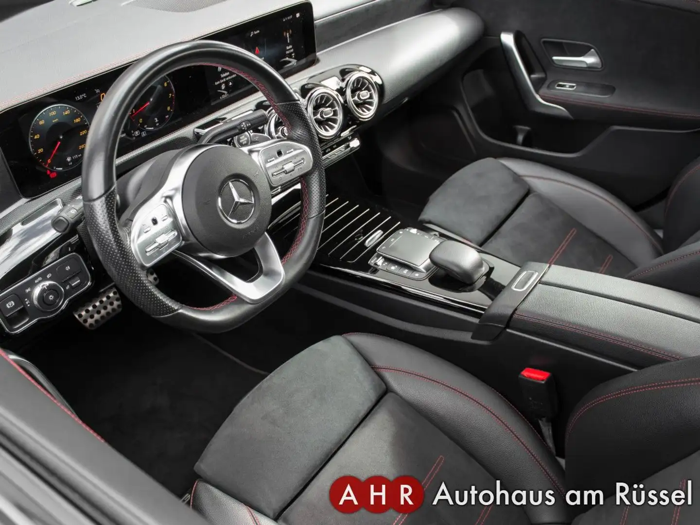 Mercedes-Benz CLA 200 AMG Line Coupé *Panorama*APP*MBUX*Ambi* Grau - 2