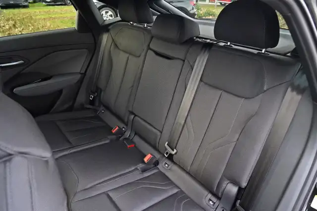 Audi Q3 view 10