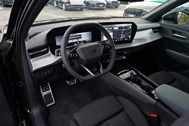 Audi Q3 view 12