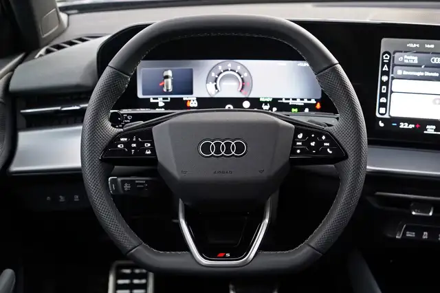 Audi Q3 view 7