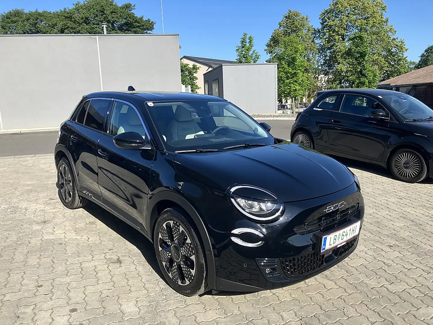 Fiat 600e 600 Elektro 54 kWh La Prima Schwarz - 2