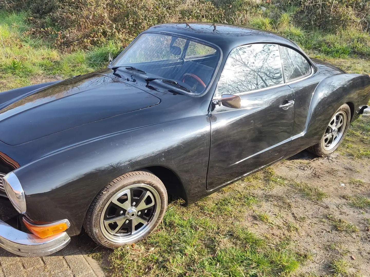Oldtimer Volkswagen Karmann Ghia Schwarz - 1